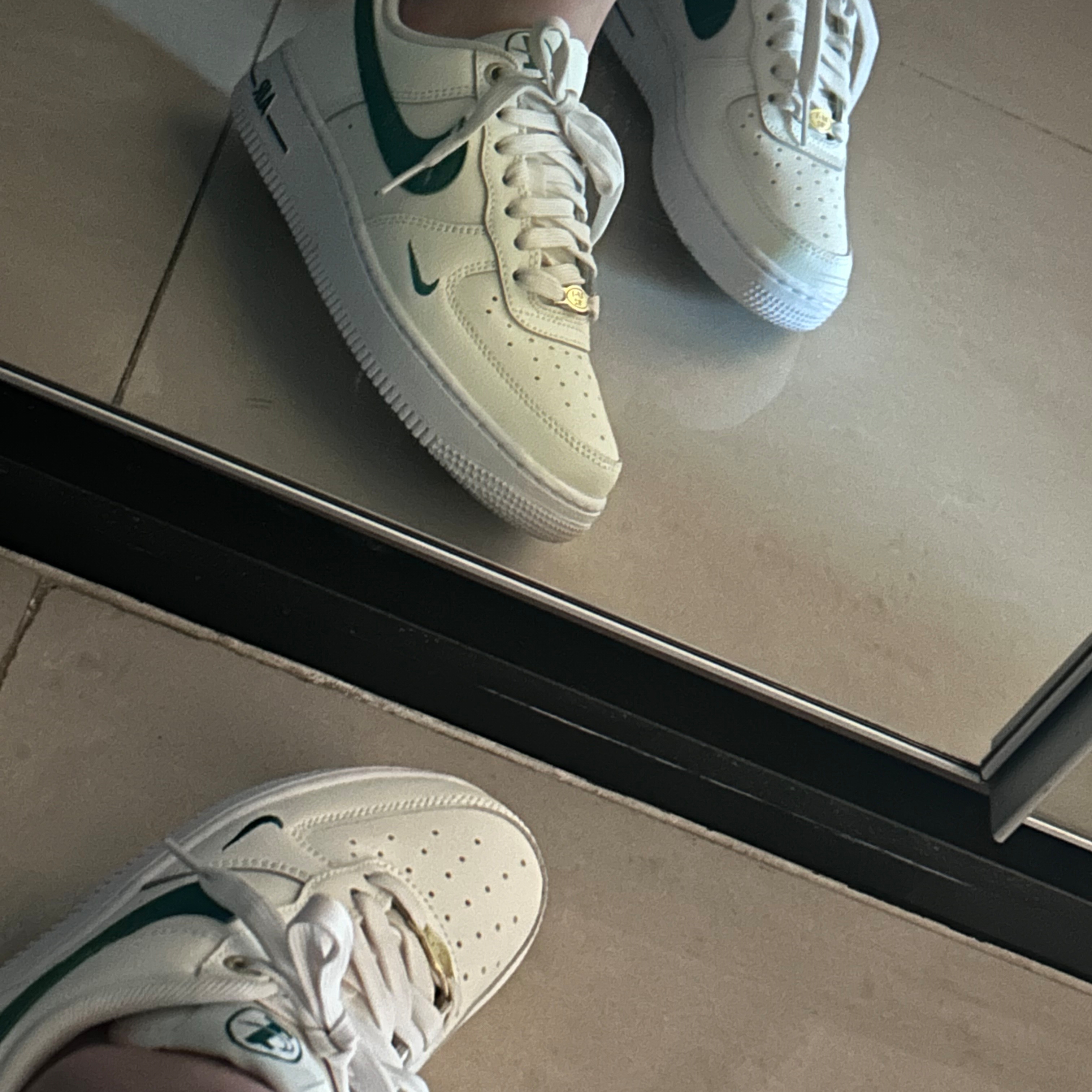 (W) Nike Air Force 1 '07 SE 40th Anniversary Join Forces Sail Malachite 착용 스타일 - 3
