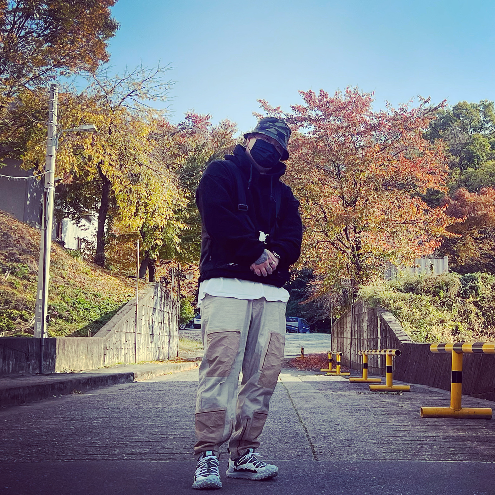 Nike ACG Mountain Fly Low SE White and Black 착용 스타일