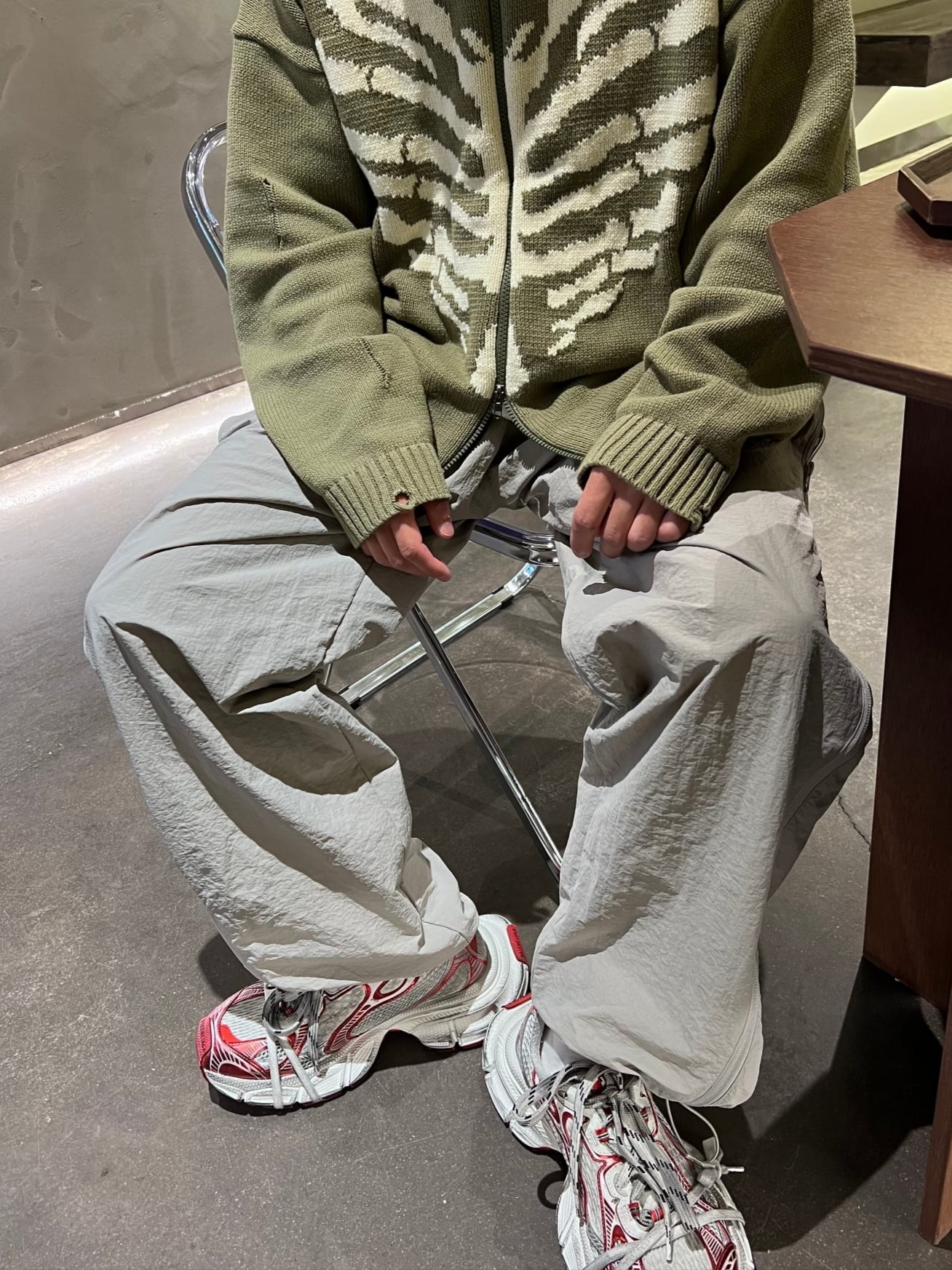 Balenciaga 3XL Sneakers White Red 착용 스타일 - 1