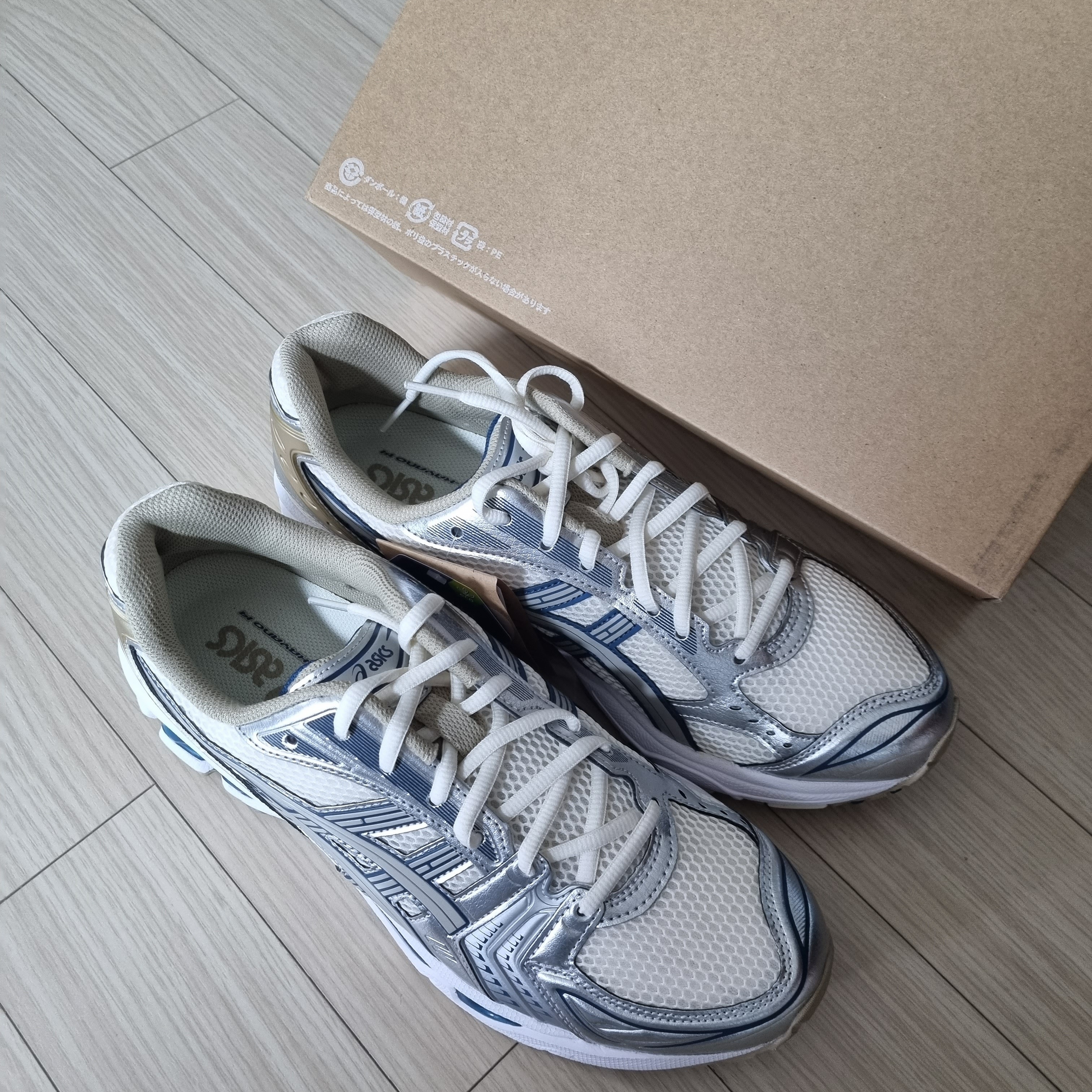 Asics Gel-Kayano 14 Cream Pure Silver 착용 스타일