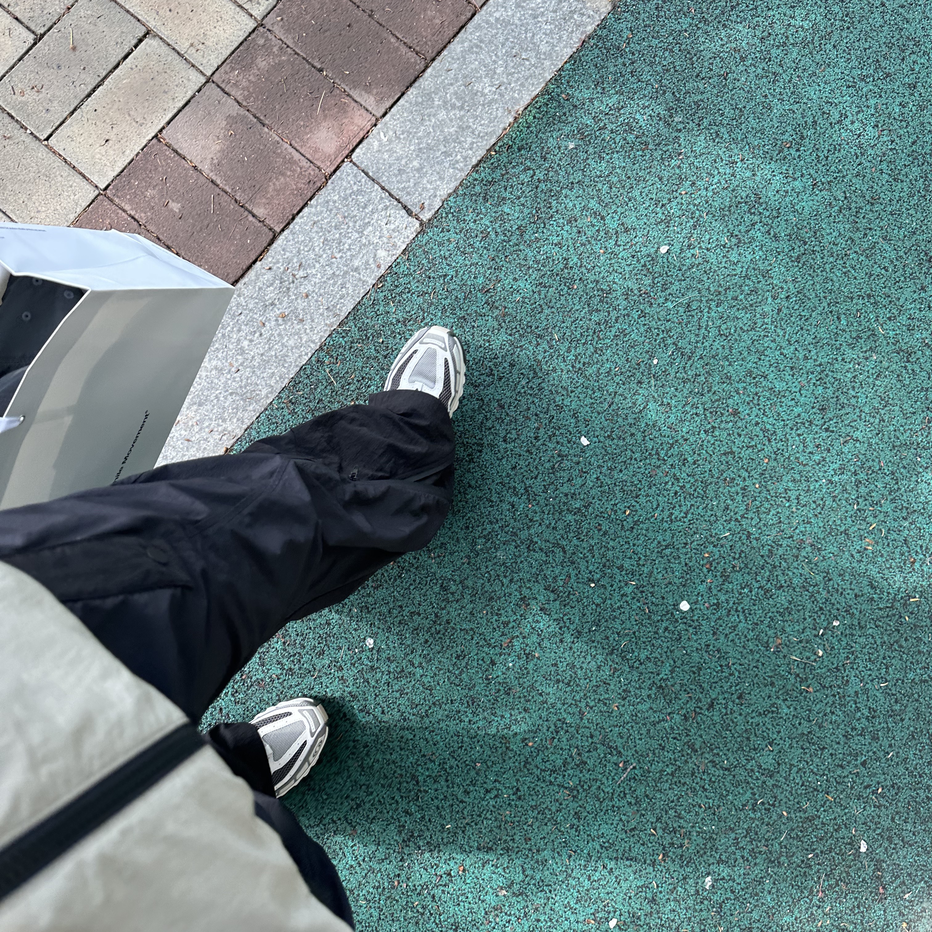 Salomon ACS Pro Beluga Vintage Khaki 착용 스타일