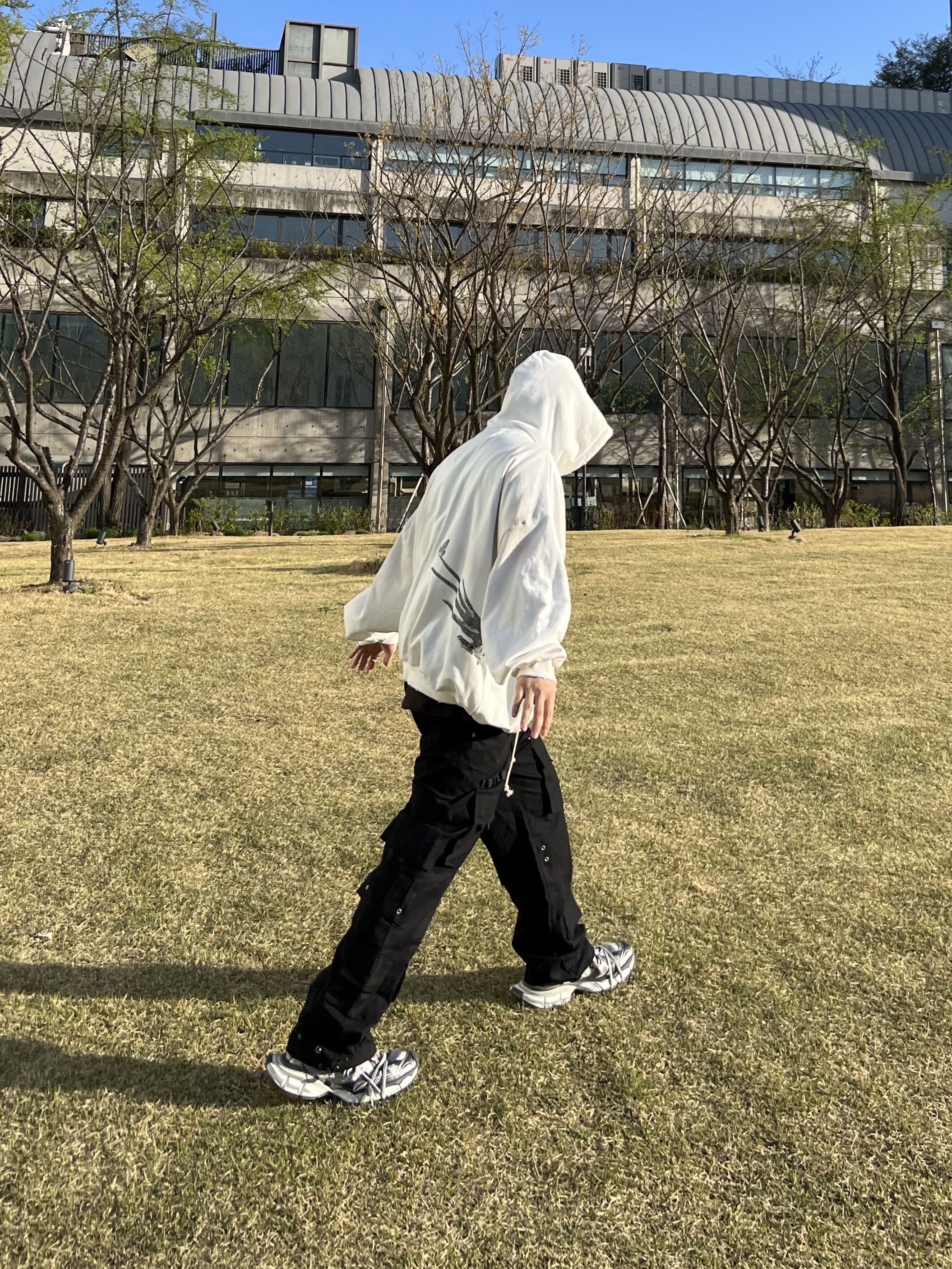 Project G/R x Atmos Etiquette Lesson Vintage Washed Hoodie White, Balenciaga 3XL Sneakers Grey White Red 착용 스타일 - 2