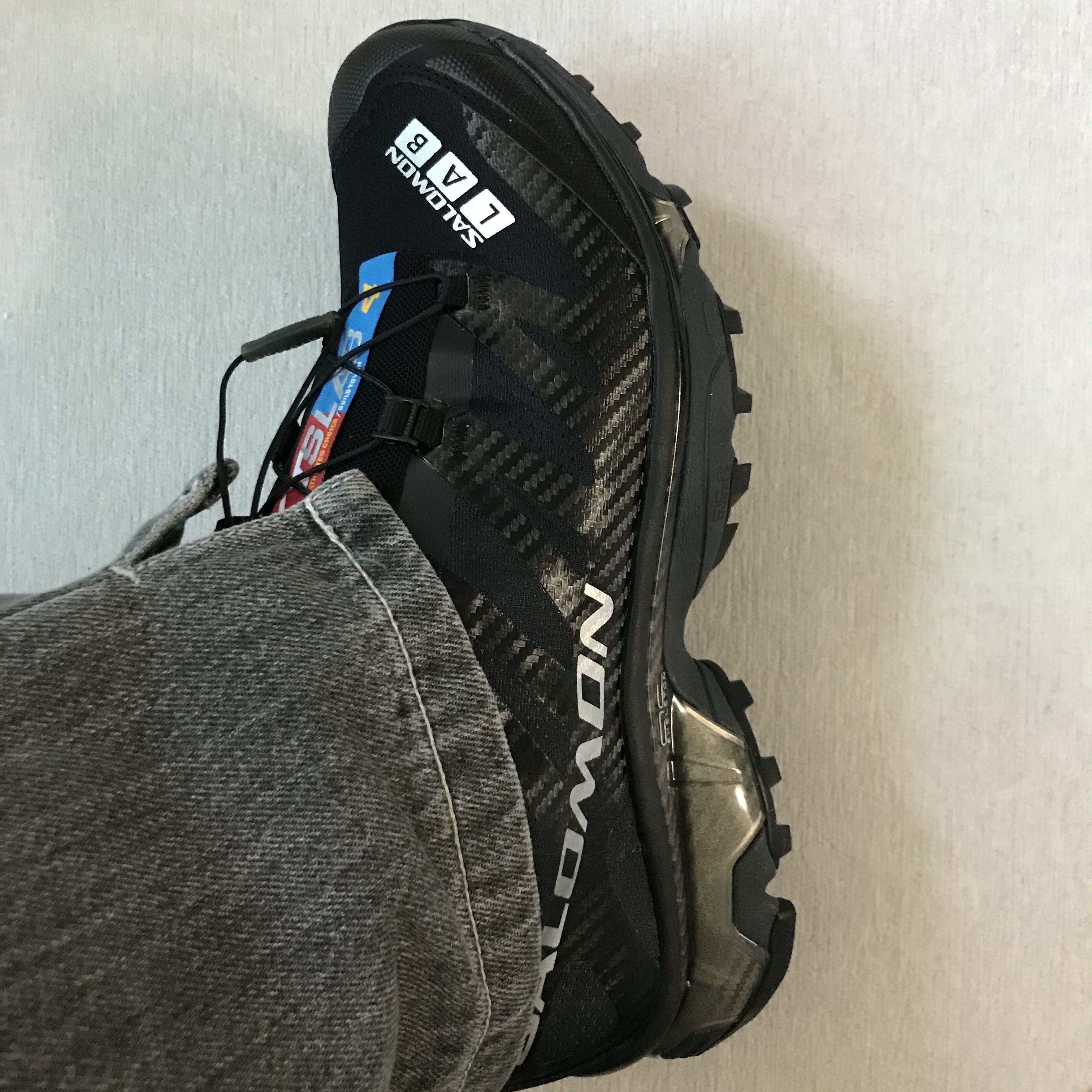 Salomon XT-4 Black Silver Metallic 착용 스타일