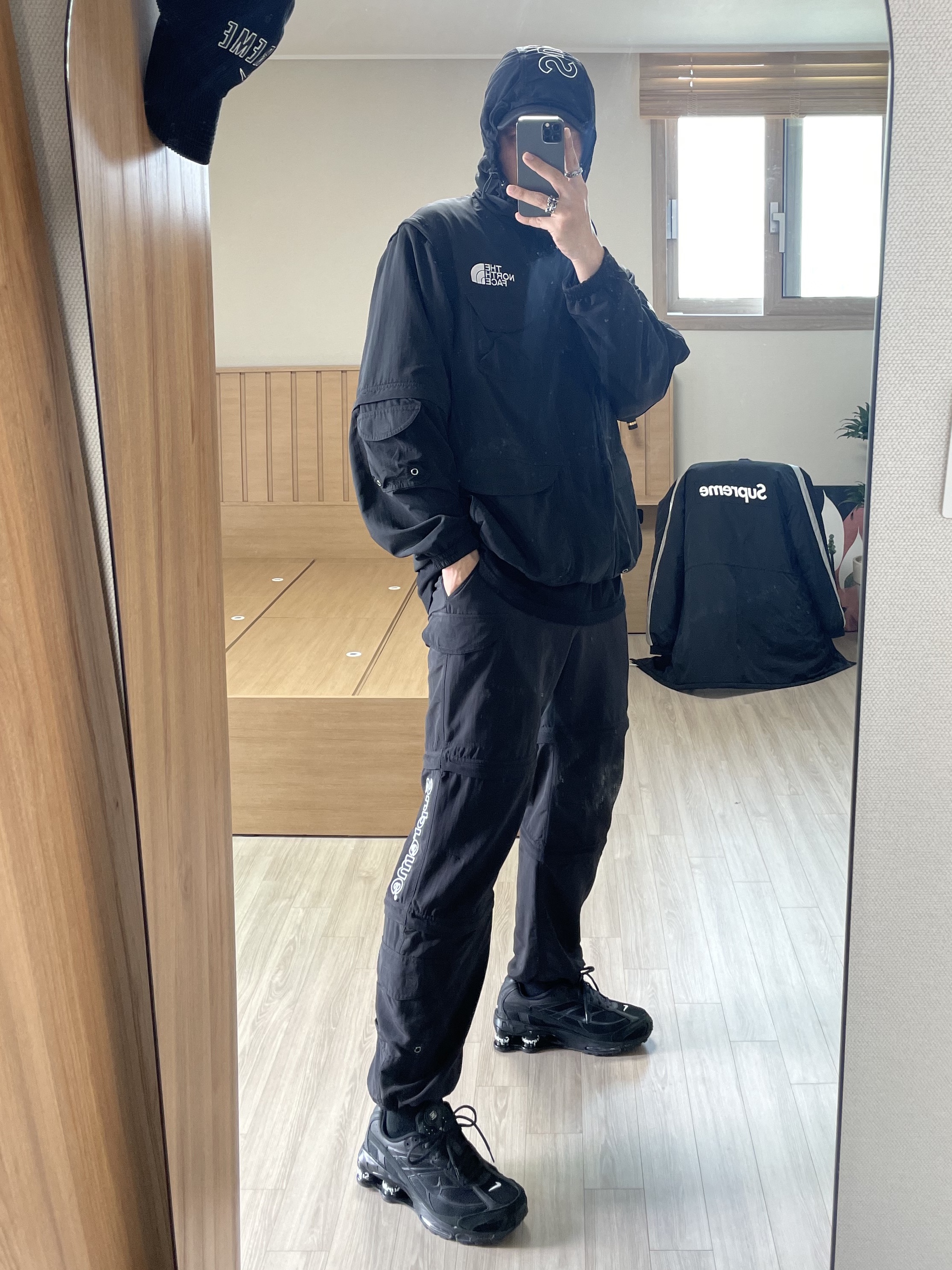 Supreme x The North Face Trekking Zip-Off Belted Pants Black - 22SS, Supreme Intarsia S/S Top Black - 22FW 착용 스타일