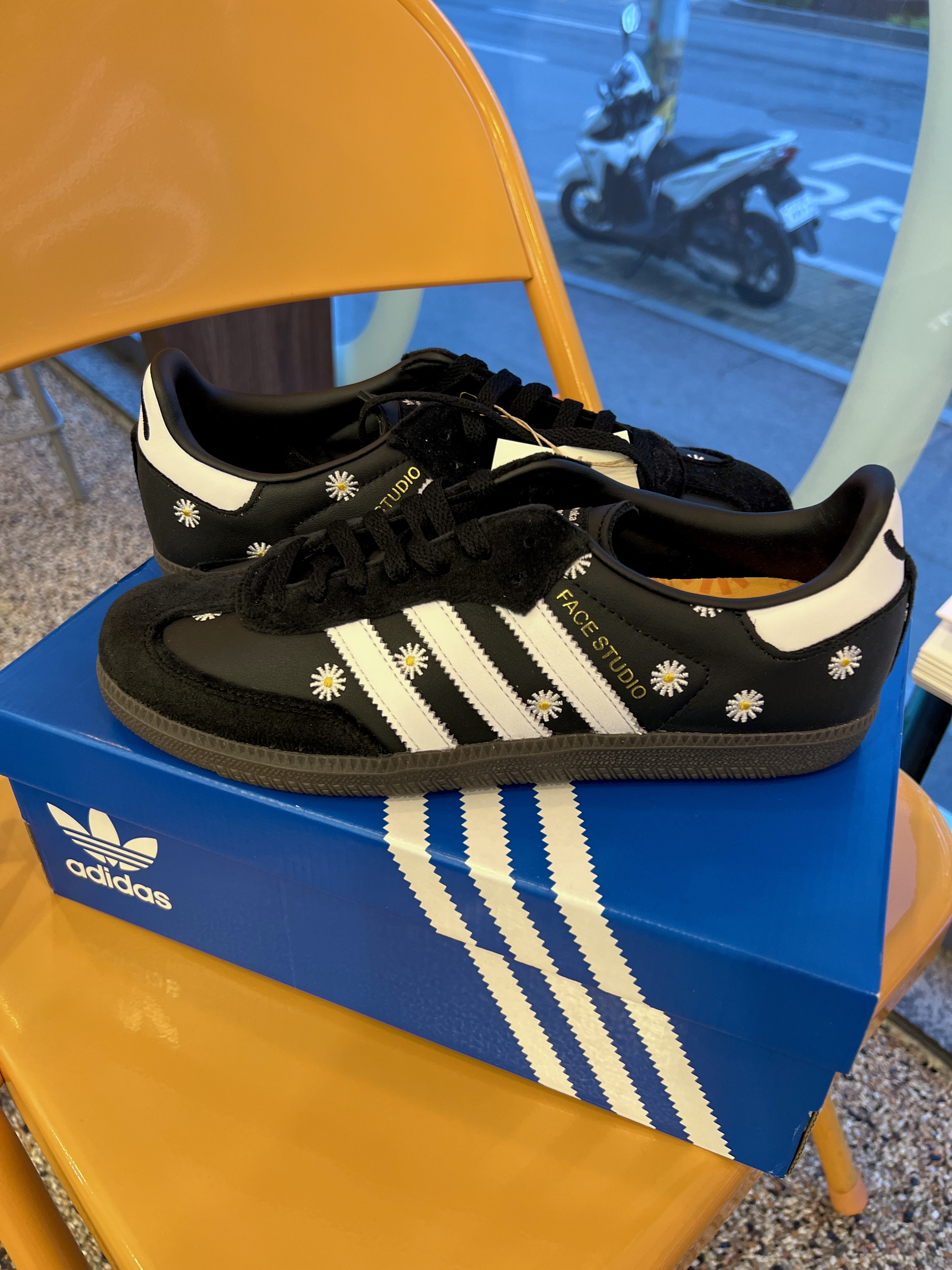 Adidas x Atmos x Face Samba OG Core Black 착용 스타일