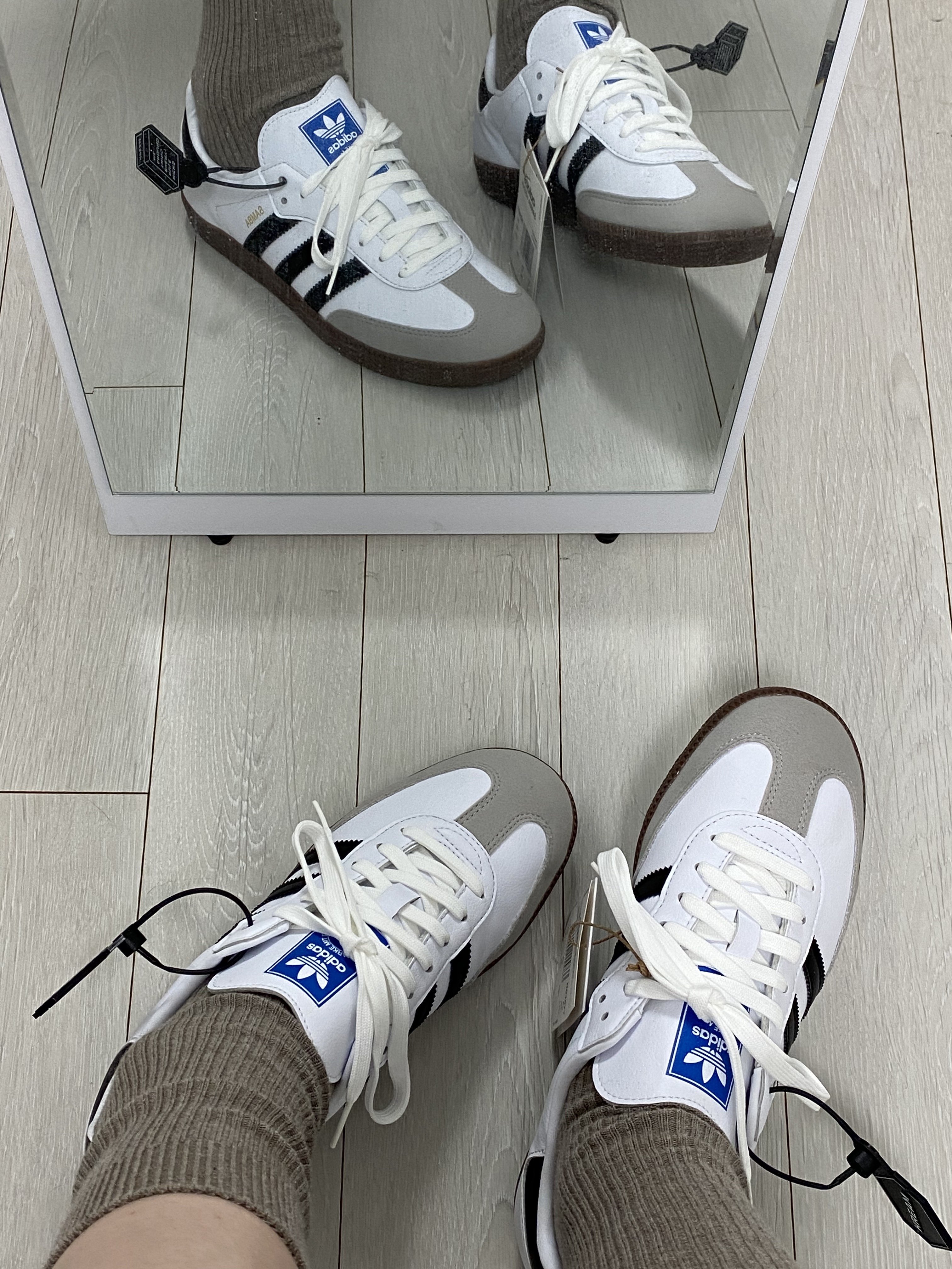 Adidas Samba Vegan White Black 착용 스타일
