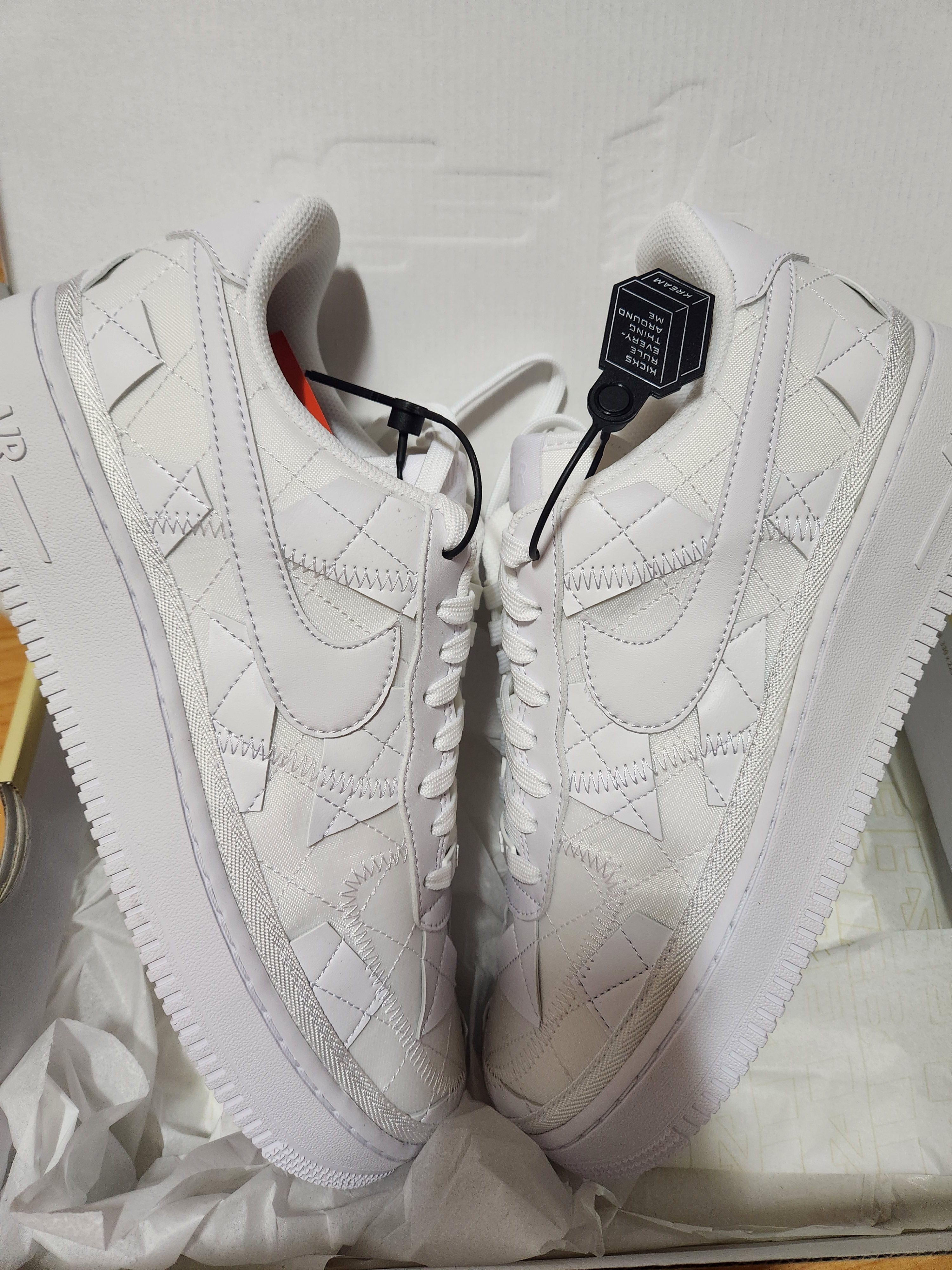 Nike x Billie Eilish Air Force 1 Low SP Triple White 착용 스타일