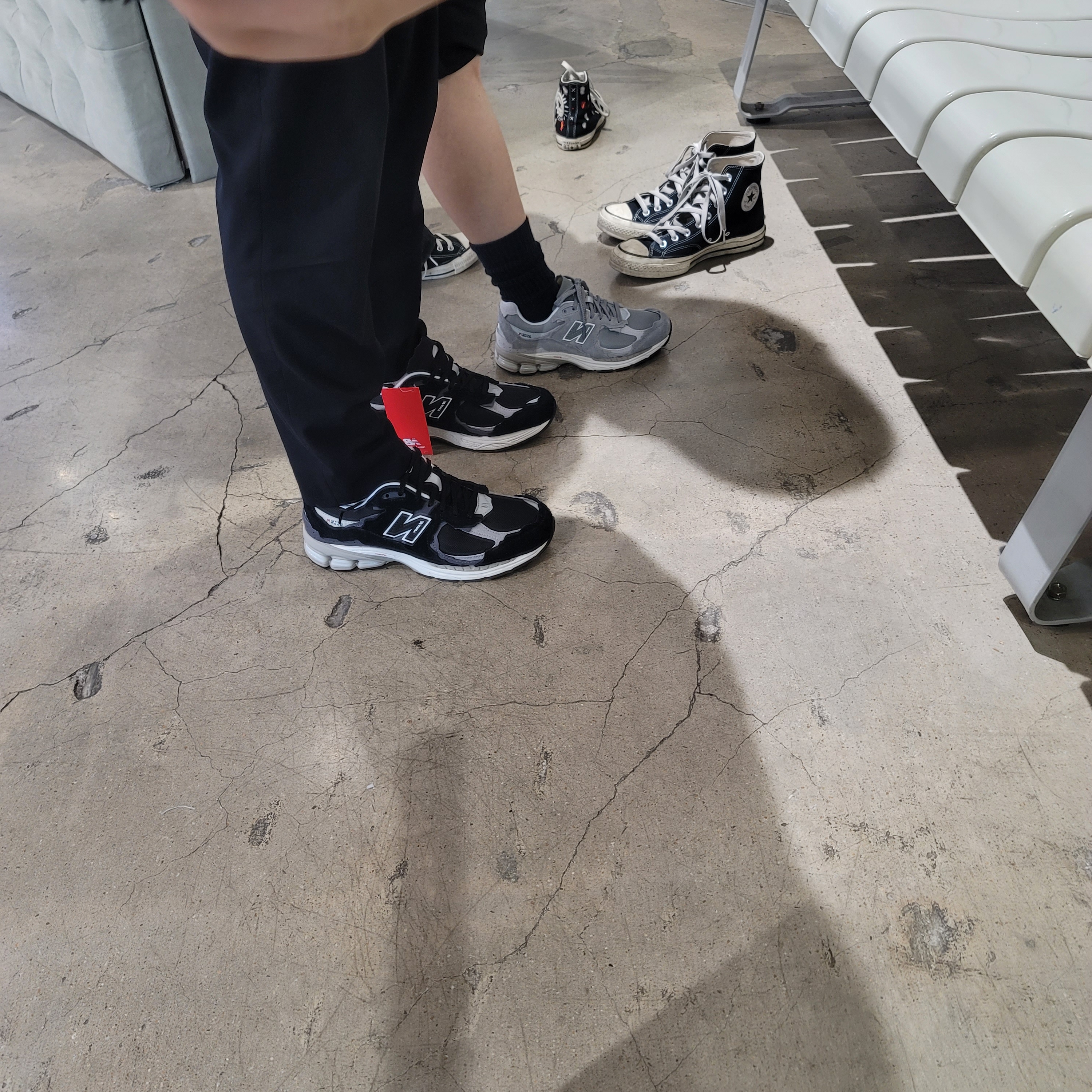 New Balance 2002R Protection Pack Black Grey 착용 스타일