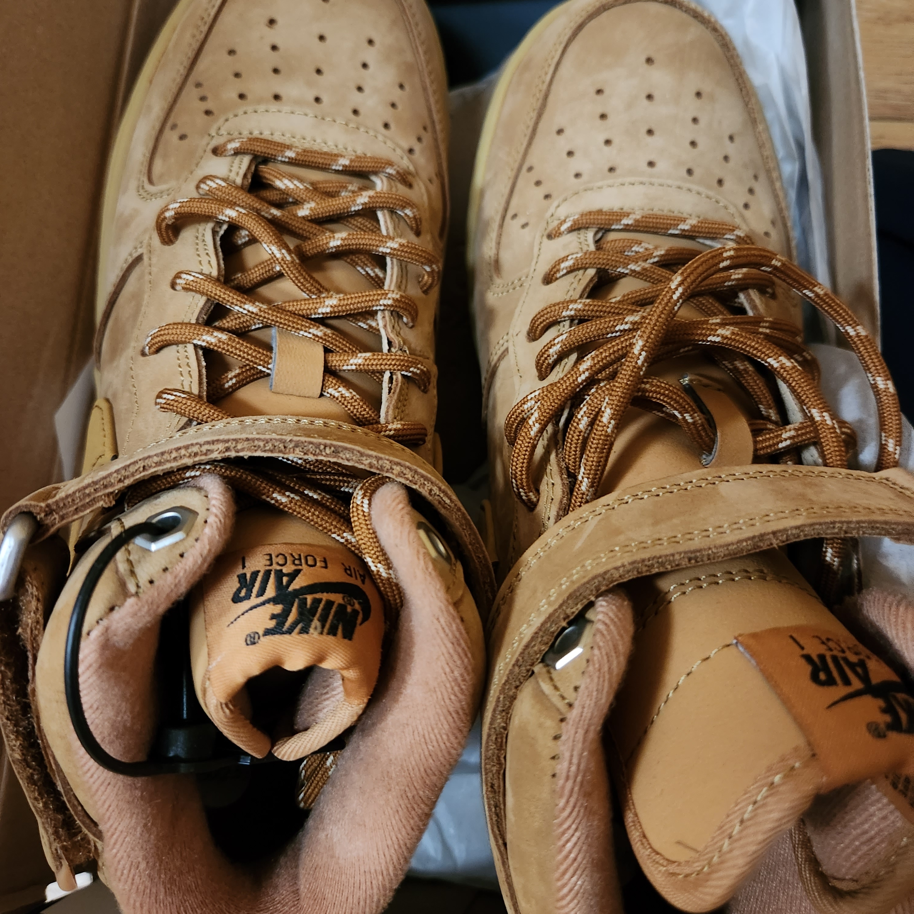 Nike Air Force 1 Mid '07 WB Flax 착용 스타일