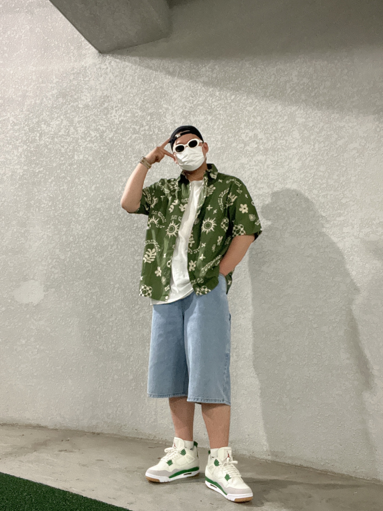 Gentle Monster x Maison Margiela MM005 White Black, Jordan 4 x Nike SB Retro SP Pine Green 착용 스타일 - 1