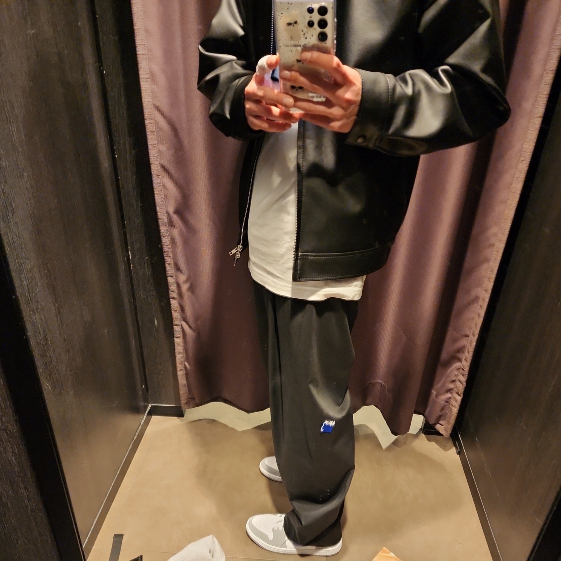 Zara x Ader Error Tapered Trousers Black 착용 스타일