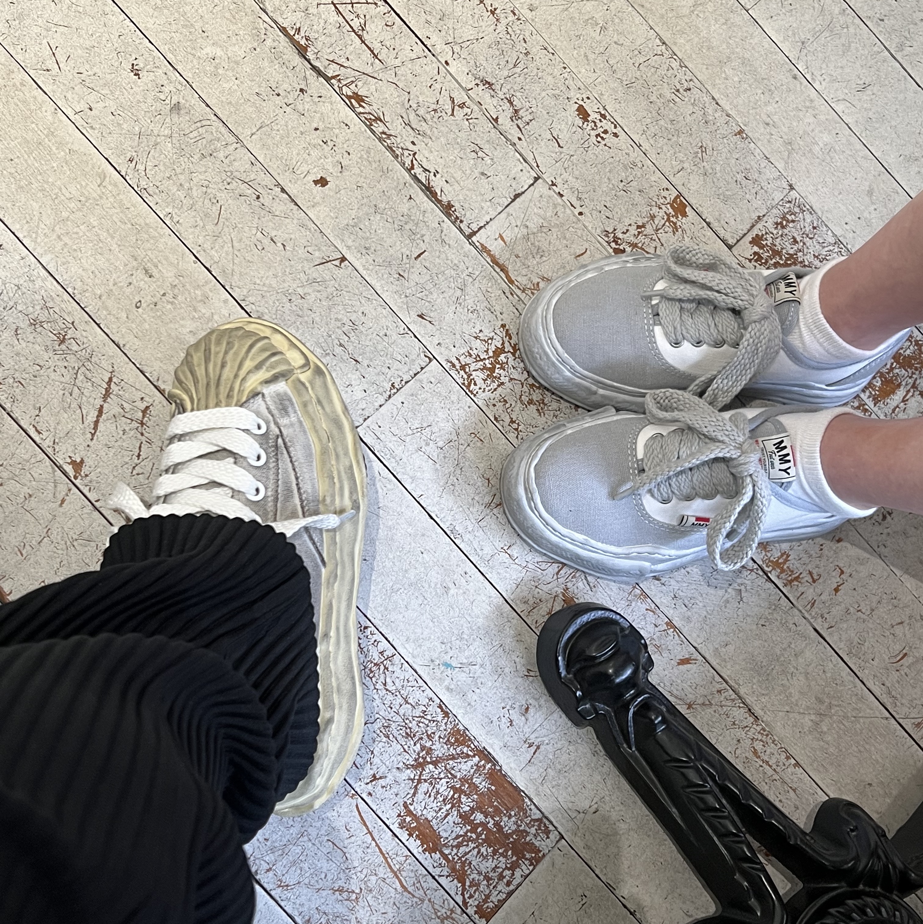 Maison Mihara Yasuhiro Baker OG Sole OD Canvas Low-top Sneakers White, Maison Mihara Yasuhiro Blakey OG Sole Distressed Canvas Low-top Sneakers White 착용 스타일