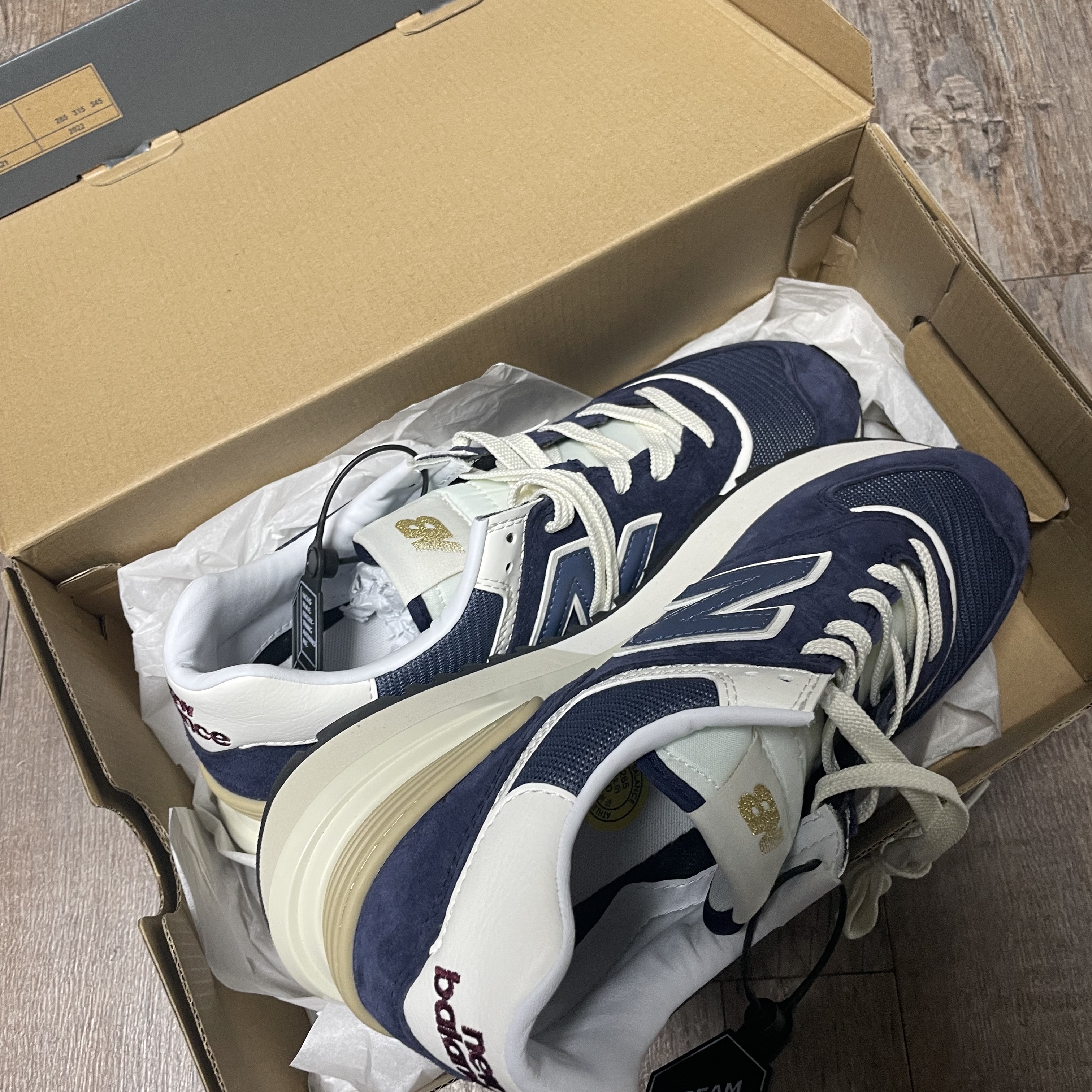 New Balance 574 Legacy Navy 착용 스타일 - 1