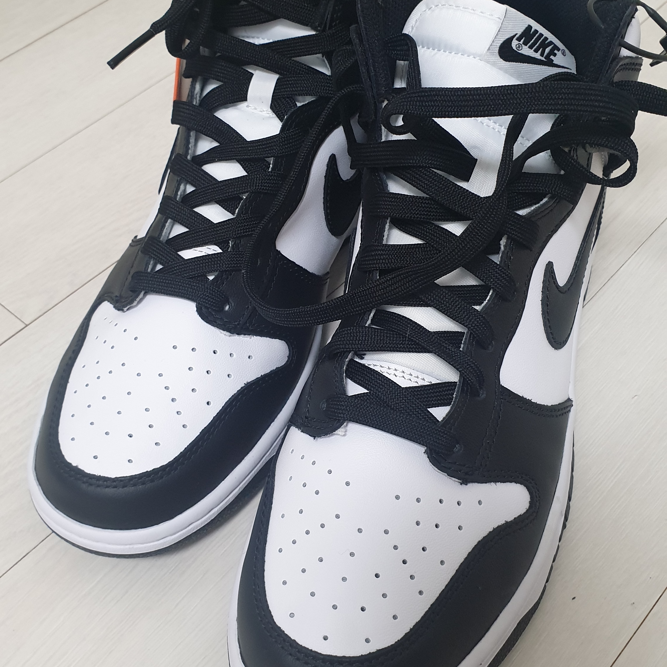 Nike Dunk High Retro Championship White 착용 스타일