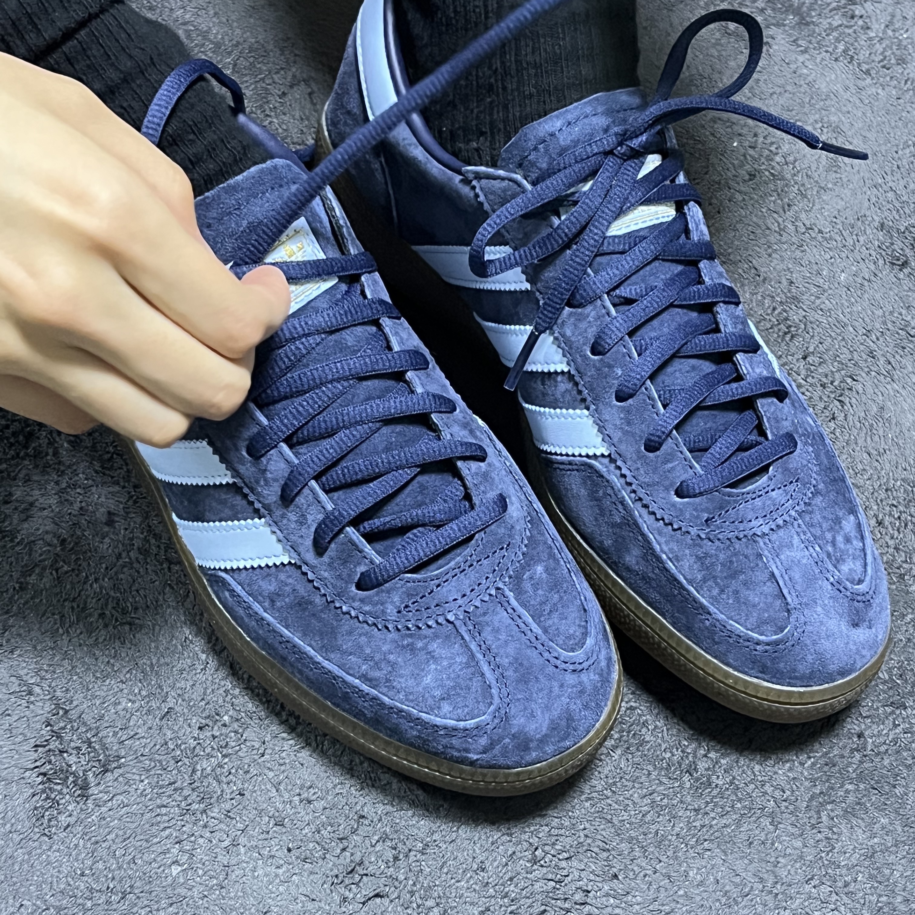 Adidas Spezial Handball Collegiate Navy 착용 스타일 - 1