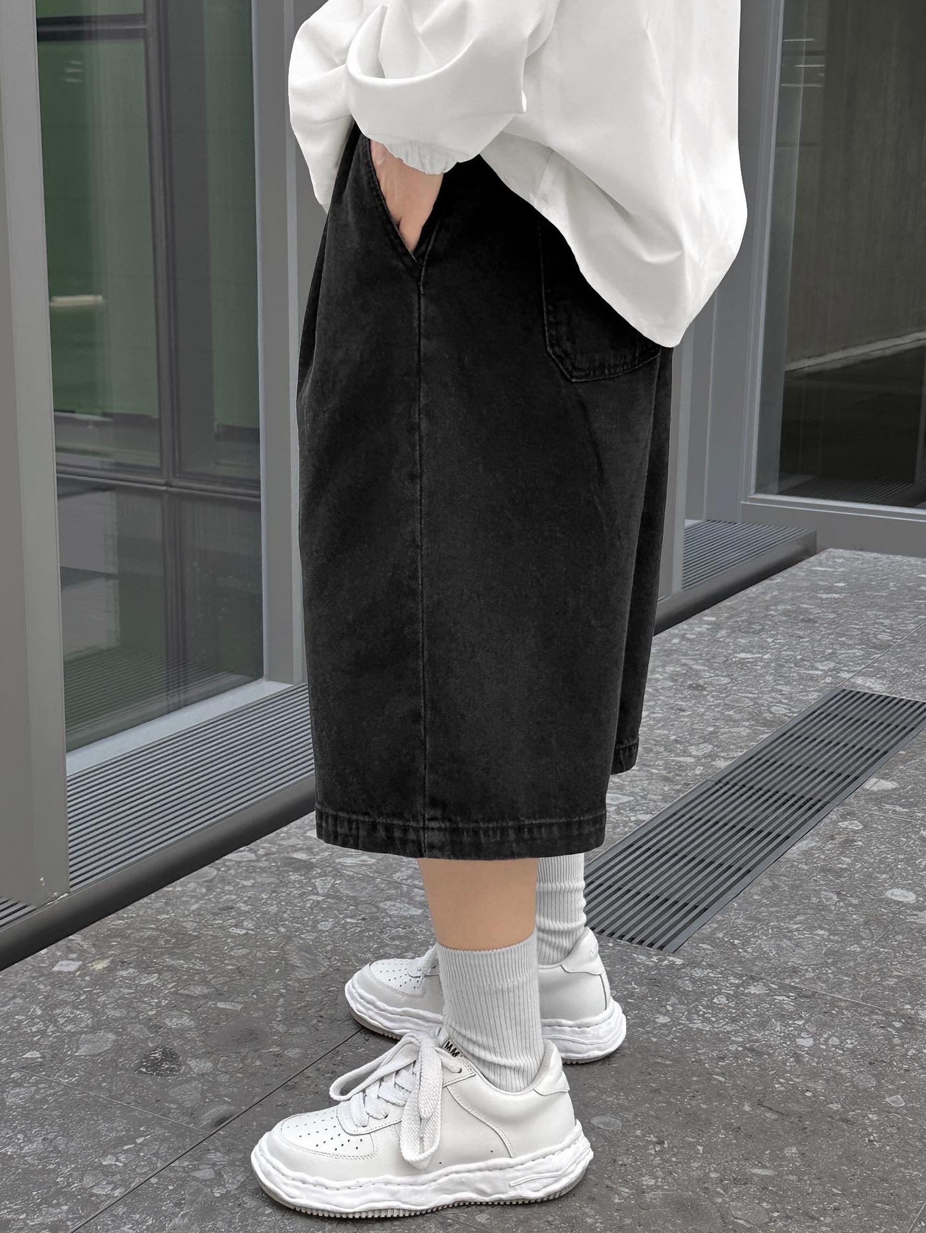 Maison Mihara Yasuhiro Wayne OG Sole Leather Low-top Sneakers White 착용 스타일 - 2