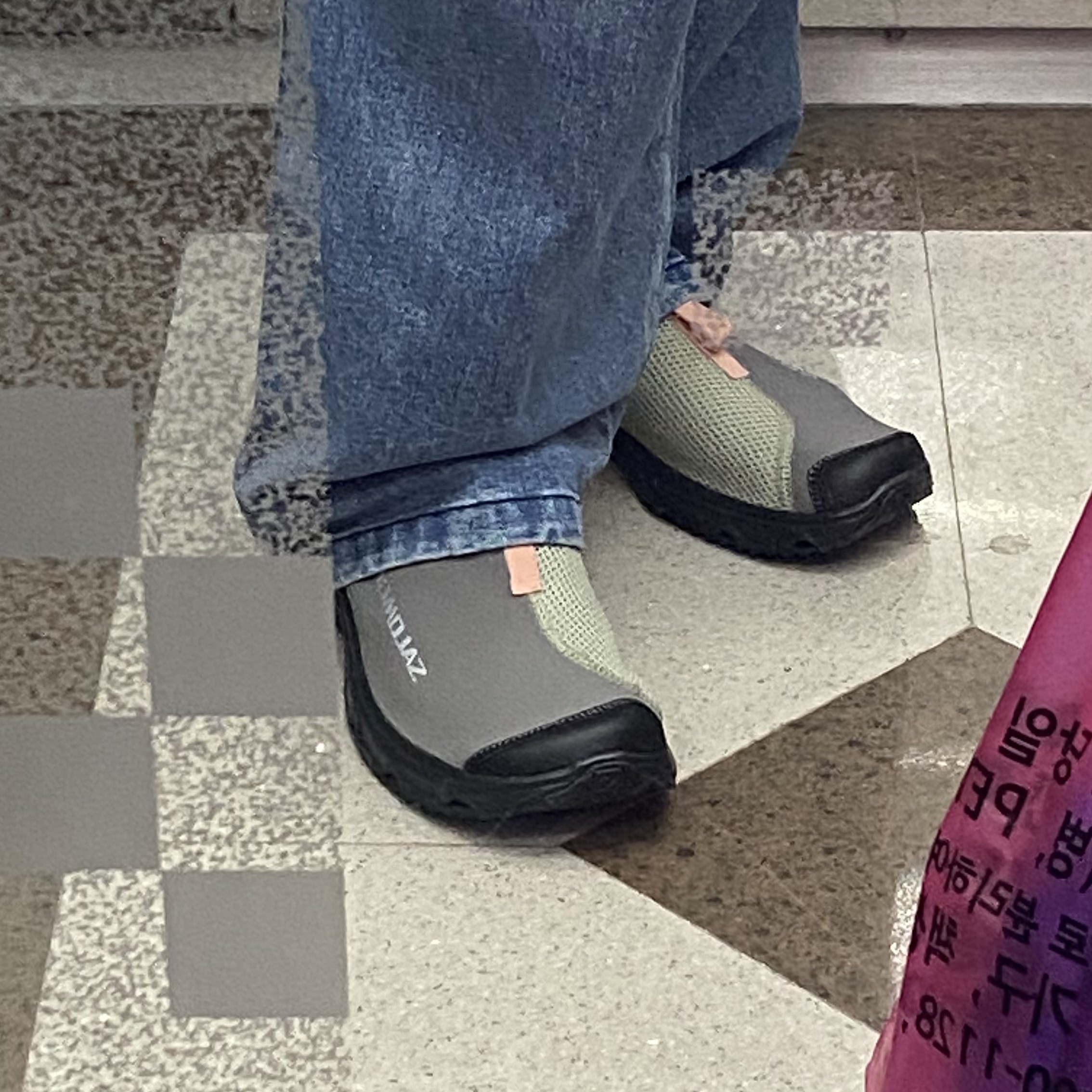 Salomon RX Slide 3.0 Pewter 착용 스타일