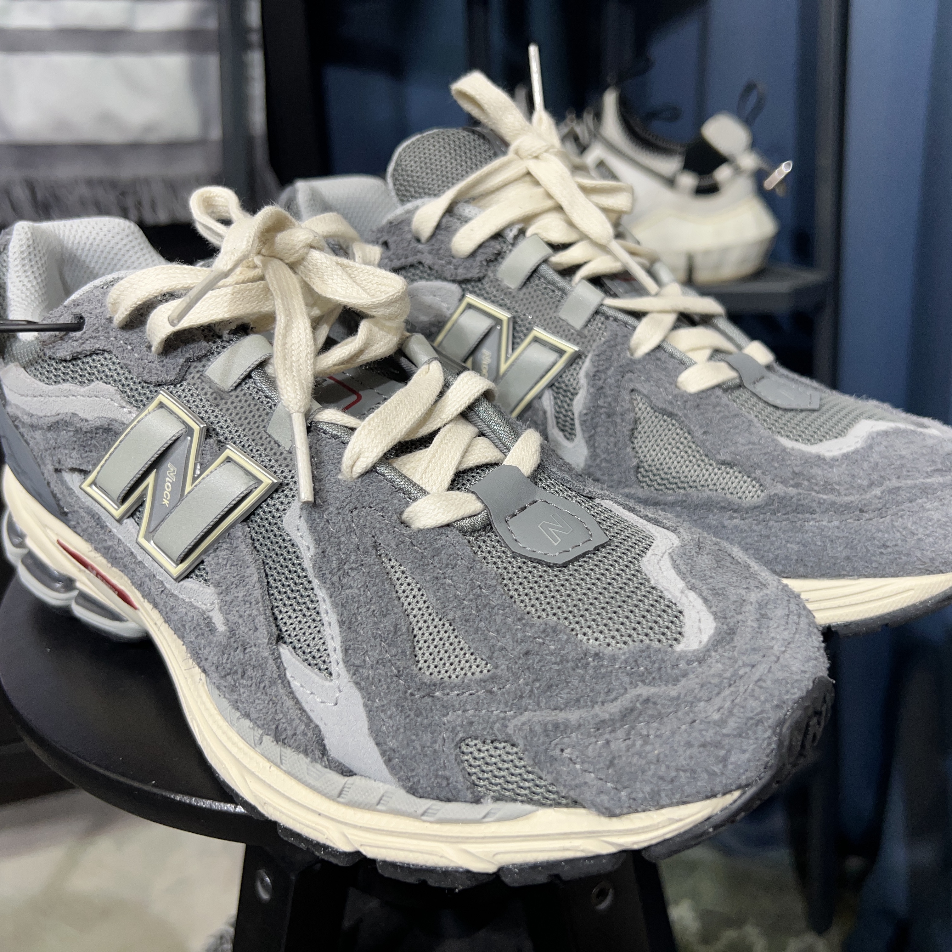 New Balance 1906D Protection Pack Castlerock 착용 스타일 - 4