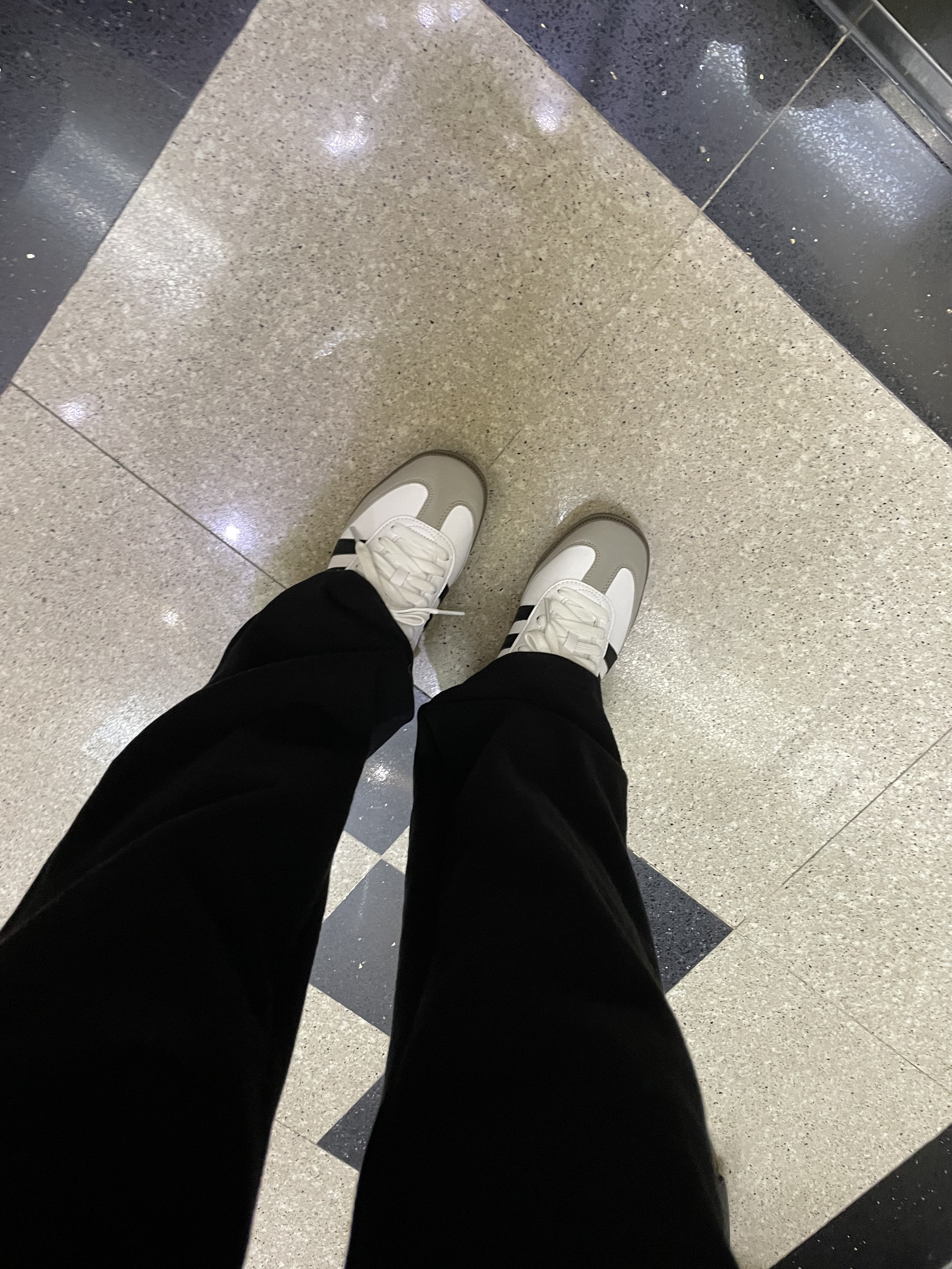 Adidas Samba Vegan White Black 착용 스타일 - 2
