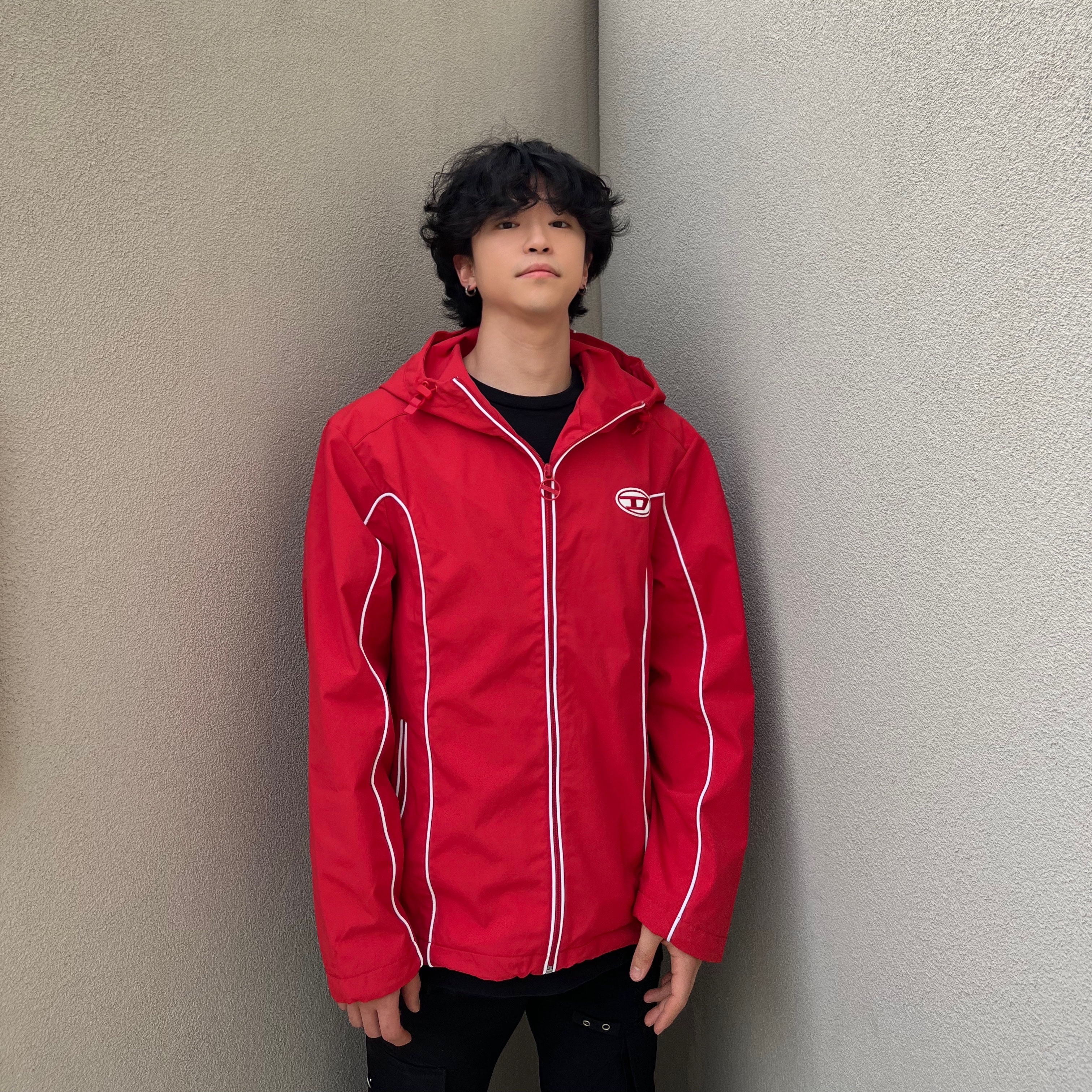 Diesel J-Hives Windbreaker with Contrast Piping Red, Balenciaga 3XL Sneakers White Red 착용 스타일 - 1