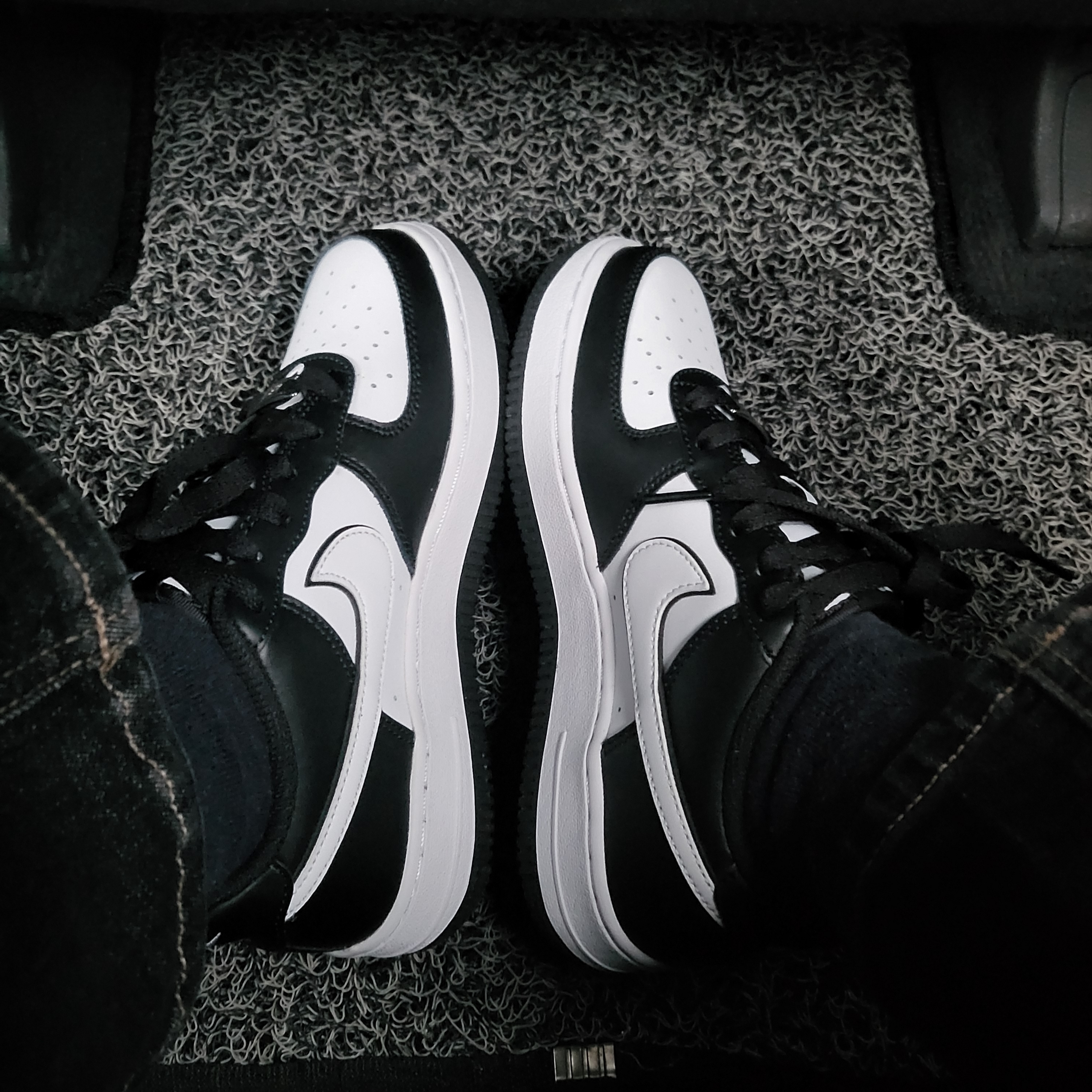 (GS) Nike Air Force 1 LV8 2 Black White 착용 스타일