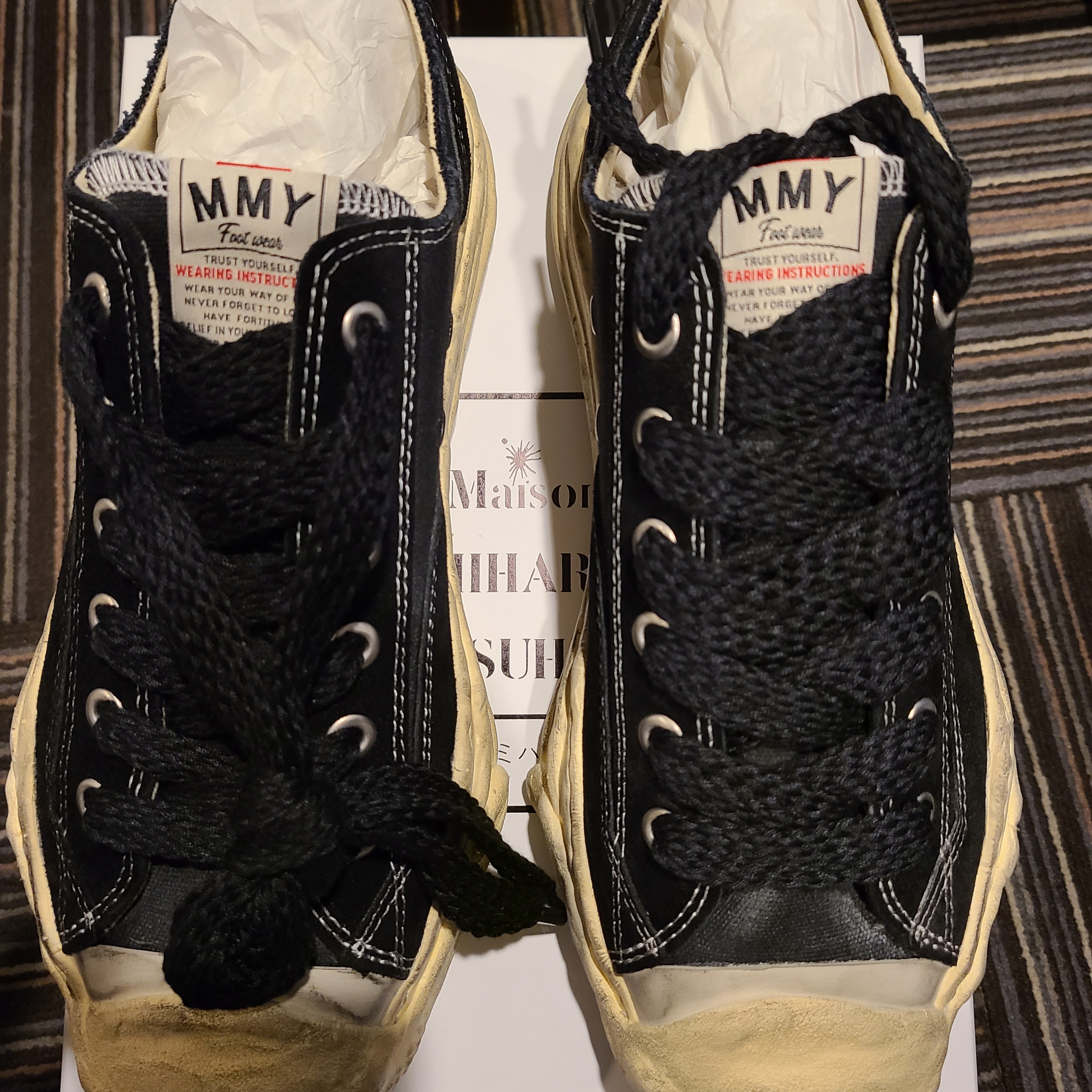 Maison Mihara Yasuhiro Hank OG Sole Mix Material Low-top Sneakers Black 착용 스타일
