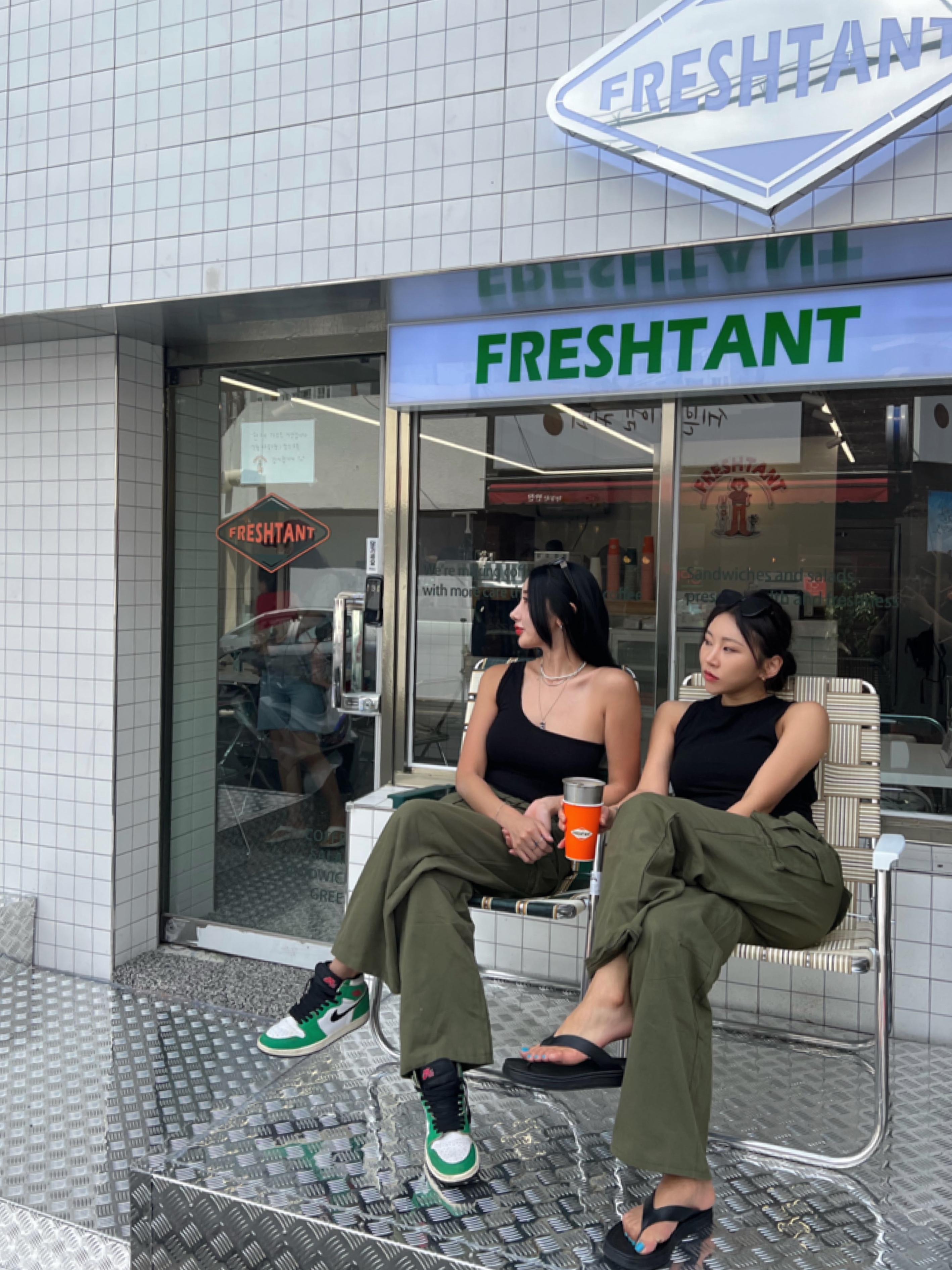 (W) Jordan 1 Retro High OG Lucky Green 착용 스타일 - 2