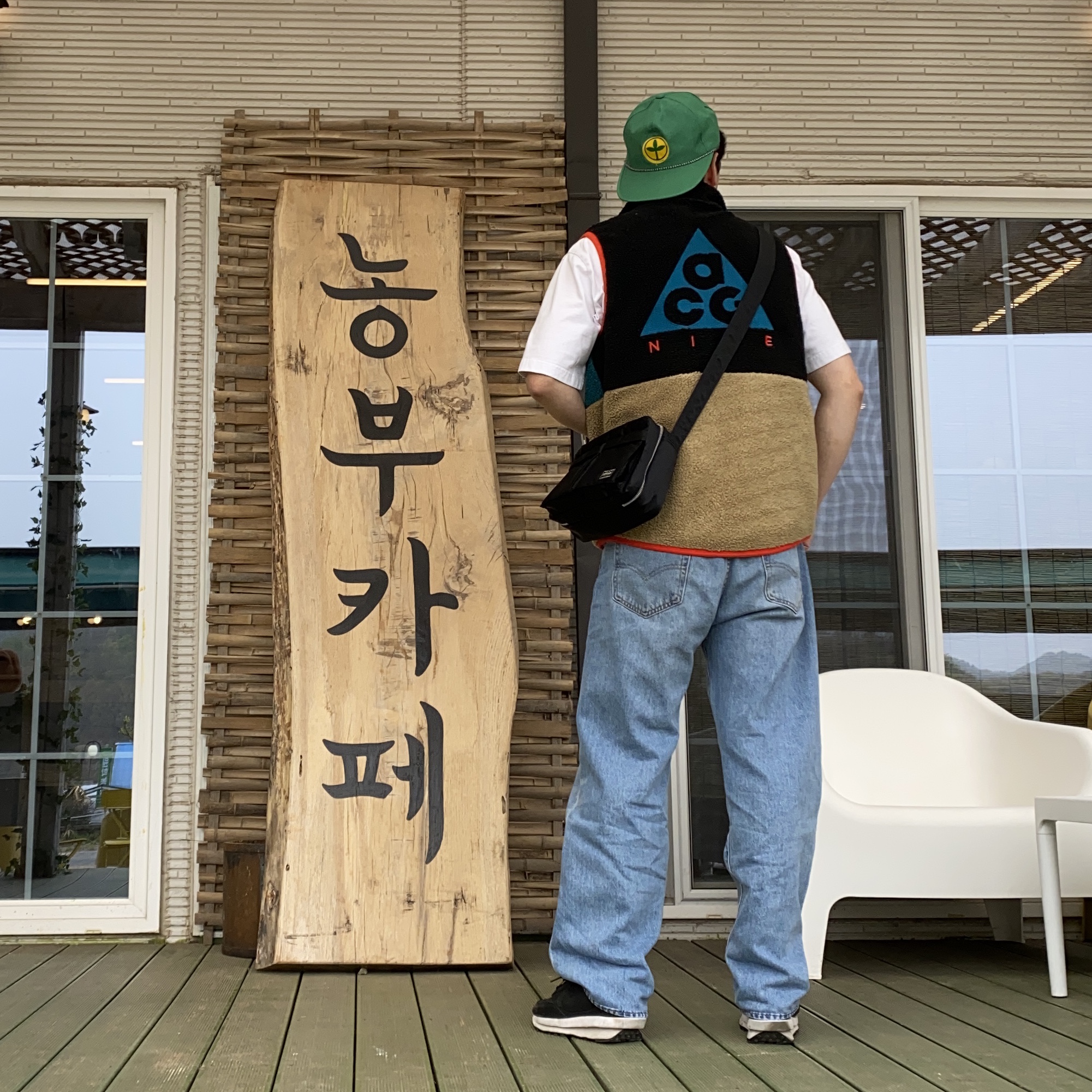 Nike ACG Vest Black Parachute Beige Geode Teal - US/EU, Nike x Sacai LDWaffle Black Nylon 착용 스타일