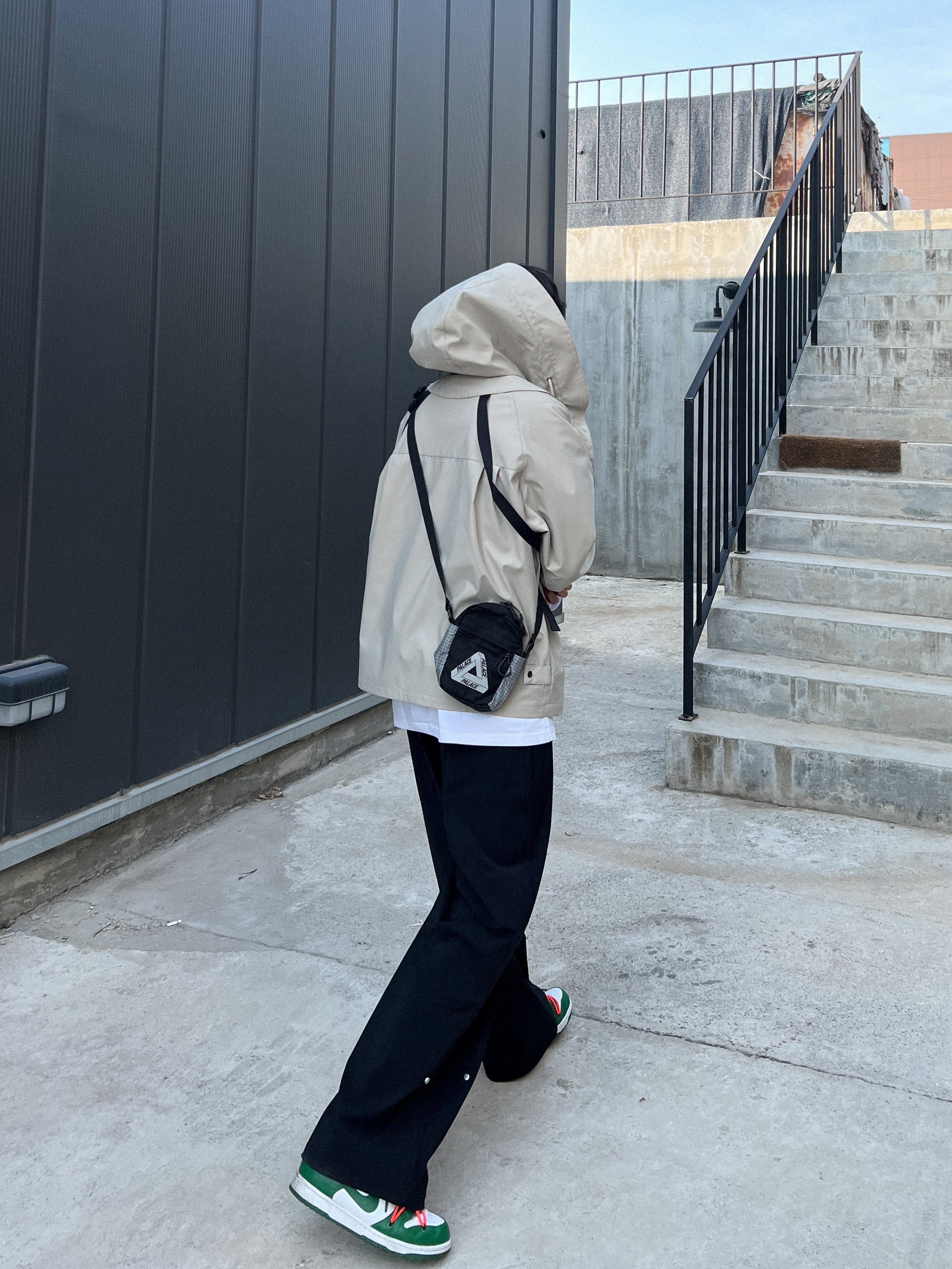 Nike x Off-White Dunk Low Pine Green, Palace Ballistic Shot Bag Black - 20FW 착용 스타일 - 2