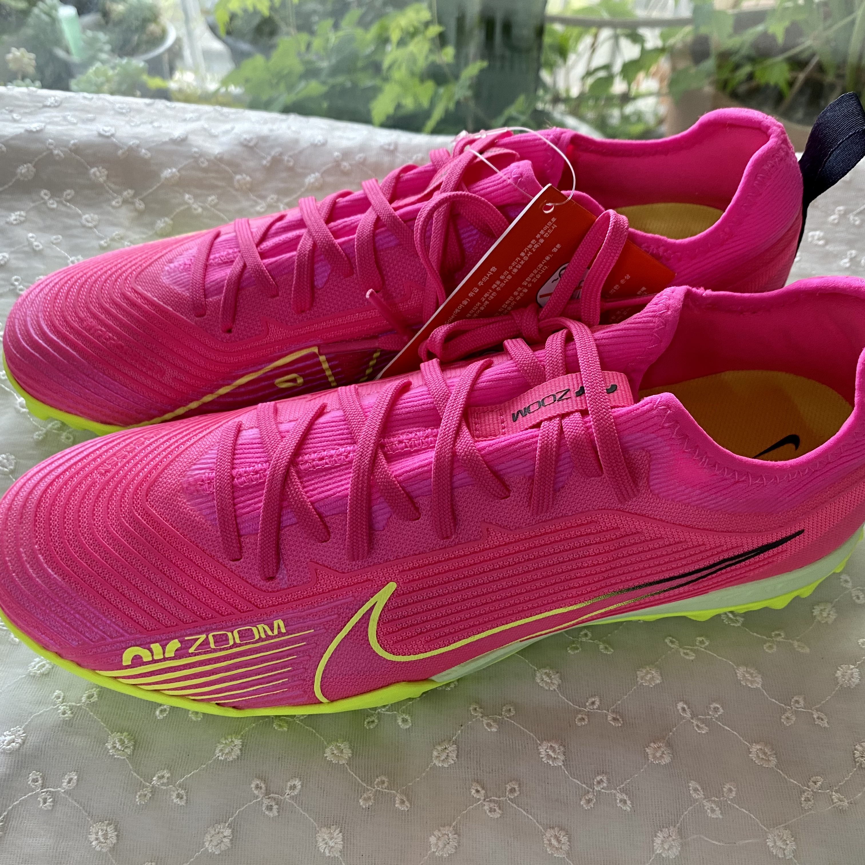 Nike Zoom Mercurial Vapor 15 Pro TF Pink Blast Volt 착용 스타일 - 1