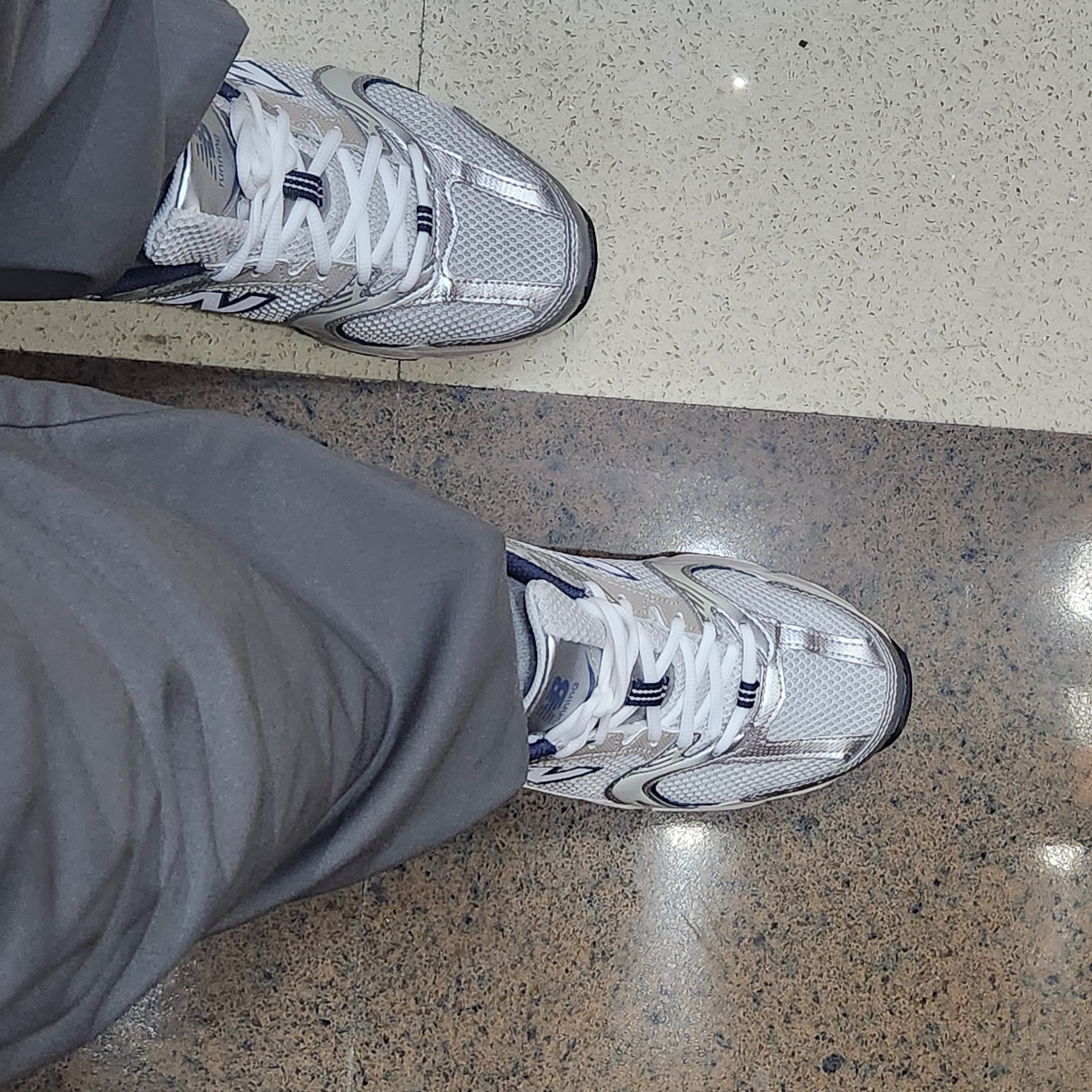 New Balance 530 Steel Grey, (W) Asics Gel-Kayano 14 White Midnight 착용 스타일 - 2