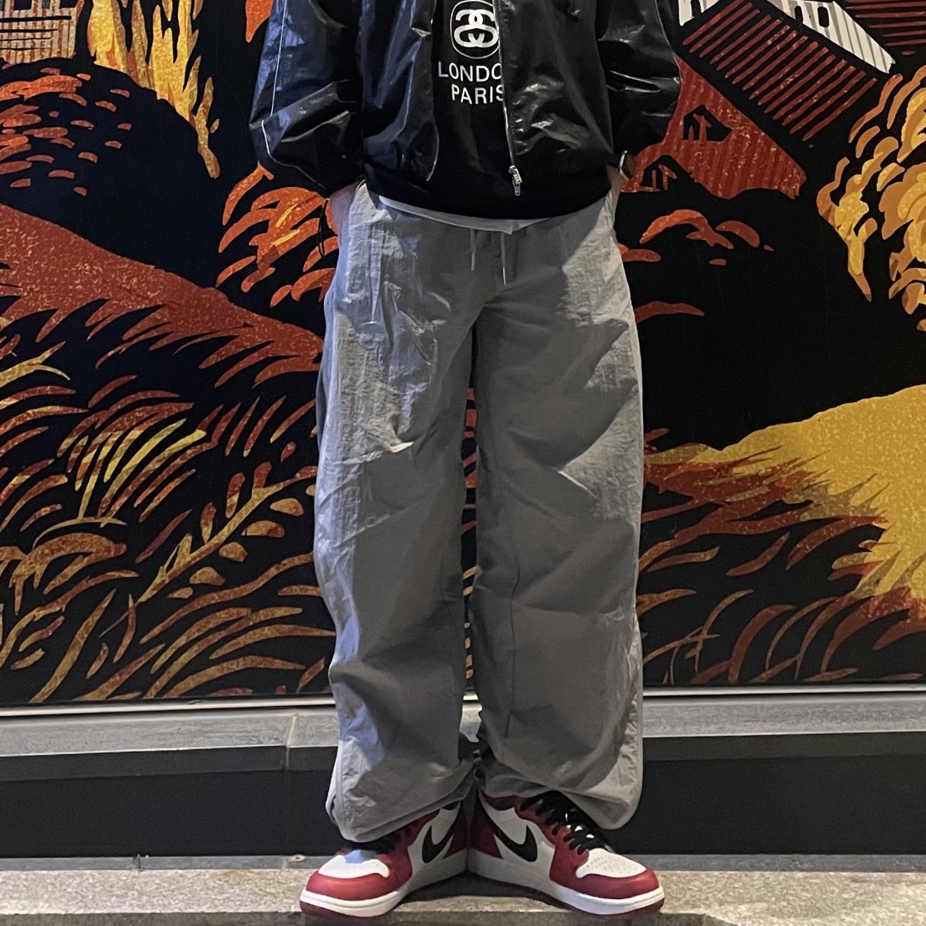 Jordan 1 Retro High OG Chicago 2022, Stussy World Tour LS T-Shirt Black 착용 스타일 - 2