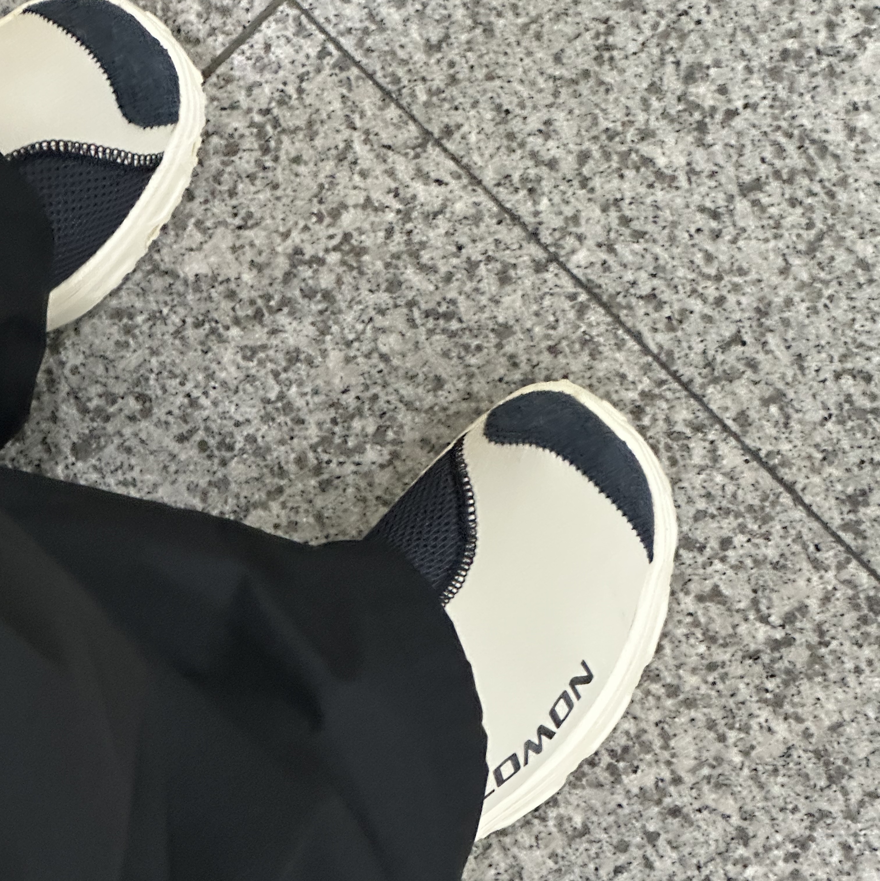 Salomon RX Slide 3.0 Bleached Sand 착용 스타일