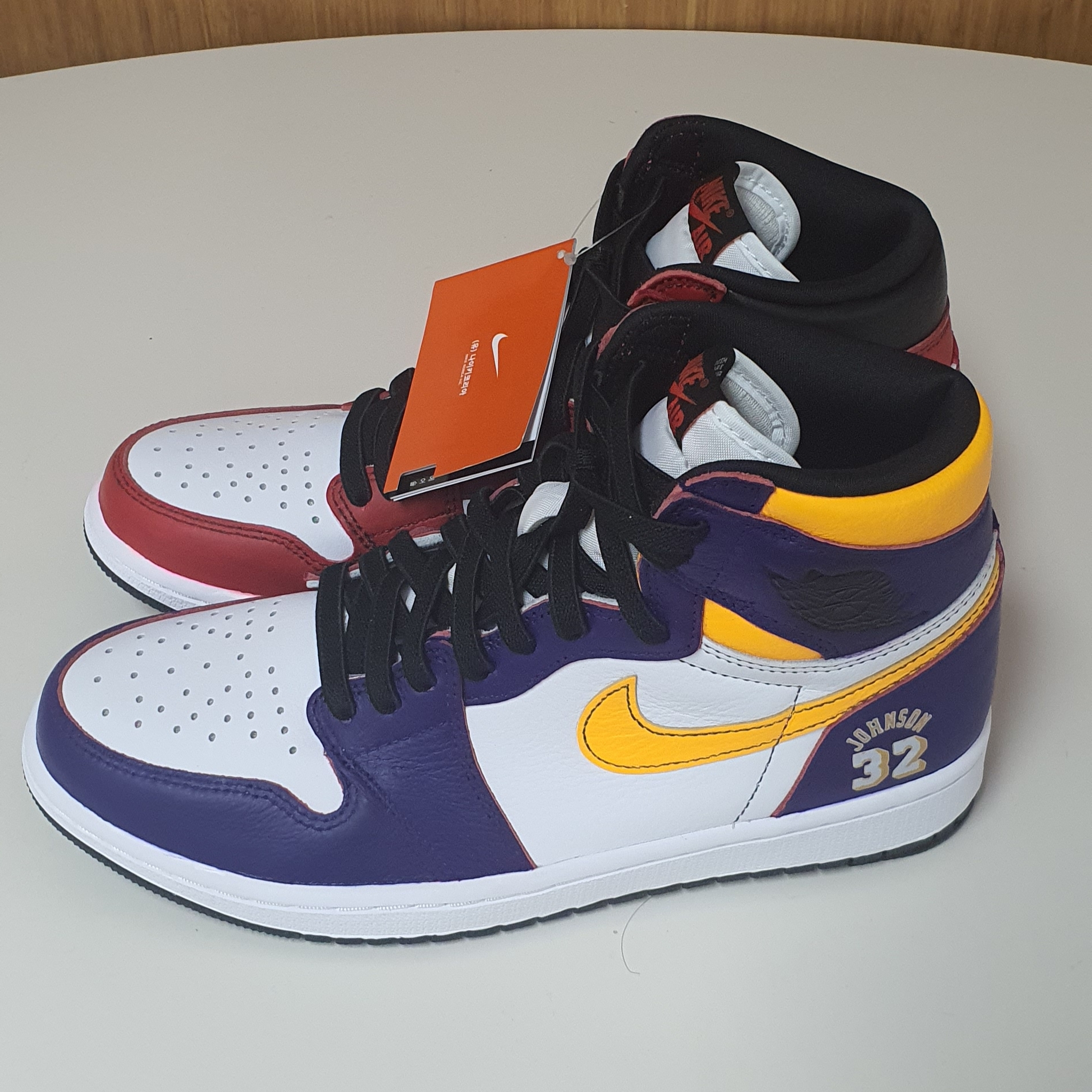 Jordan 1 Retro High OG Light Fusion Red, Jordan 1 Mid Dark Concord Taxi 착용 스타일 - 3