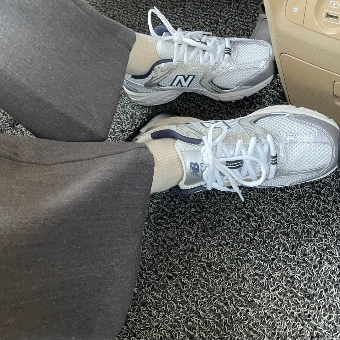 New Balance 530 Steel Grey 착용 스타일