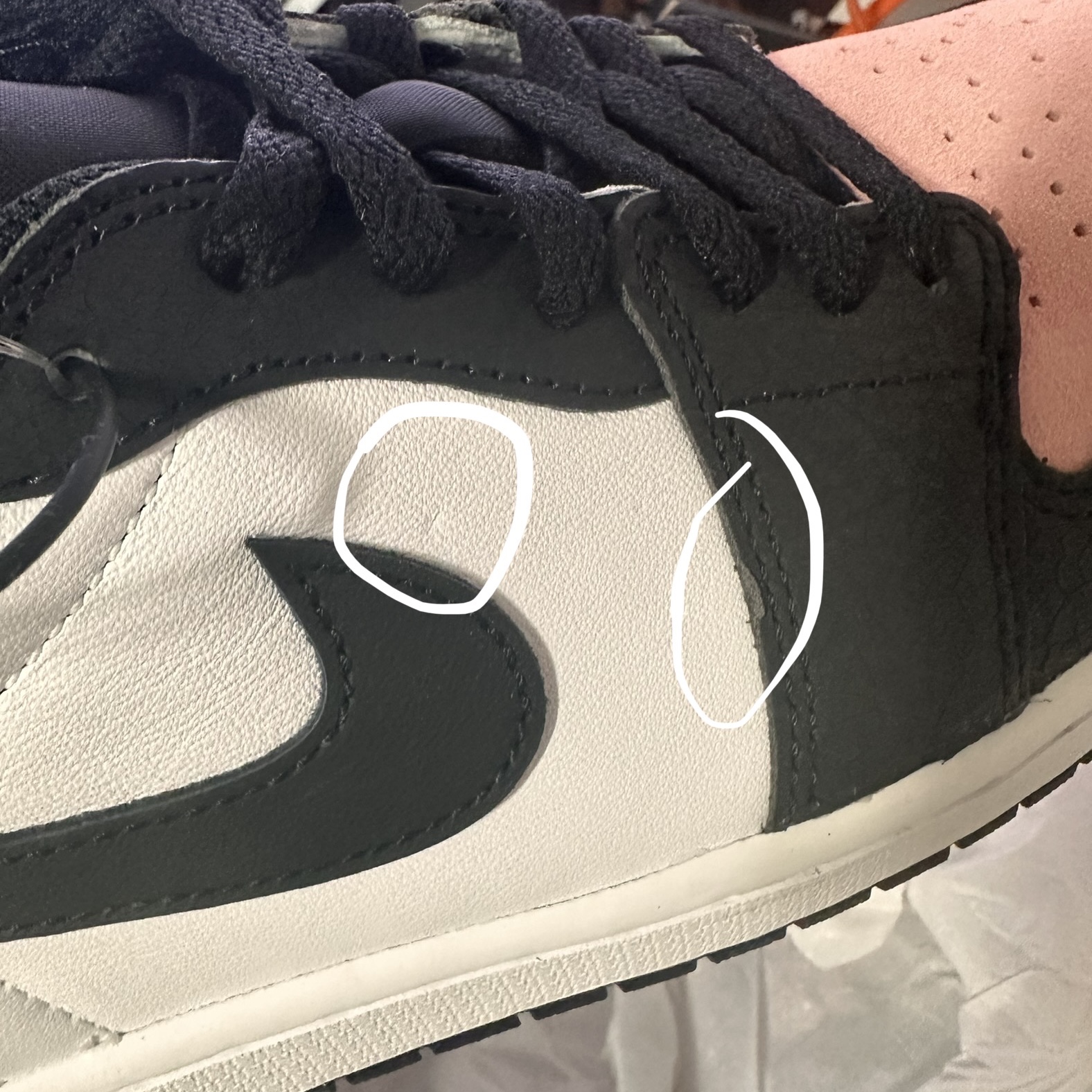 Jordan 1 Retro Low OG Bleached Coral 착용 스타일 - 3