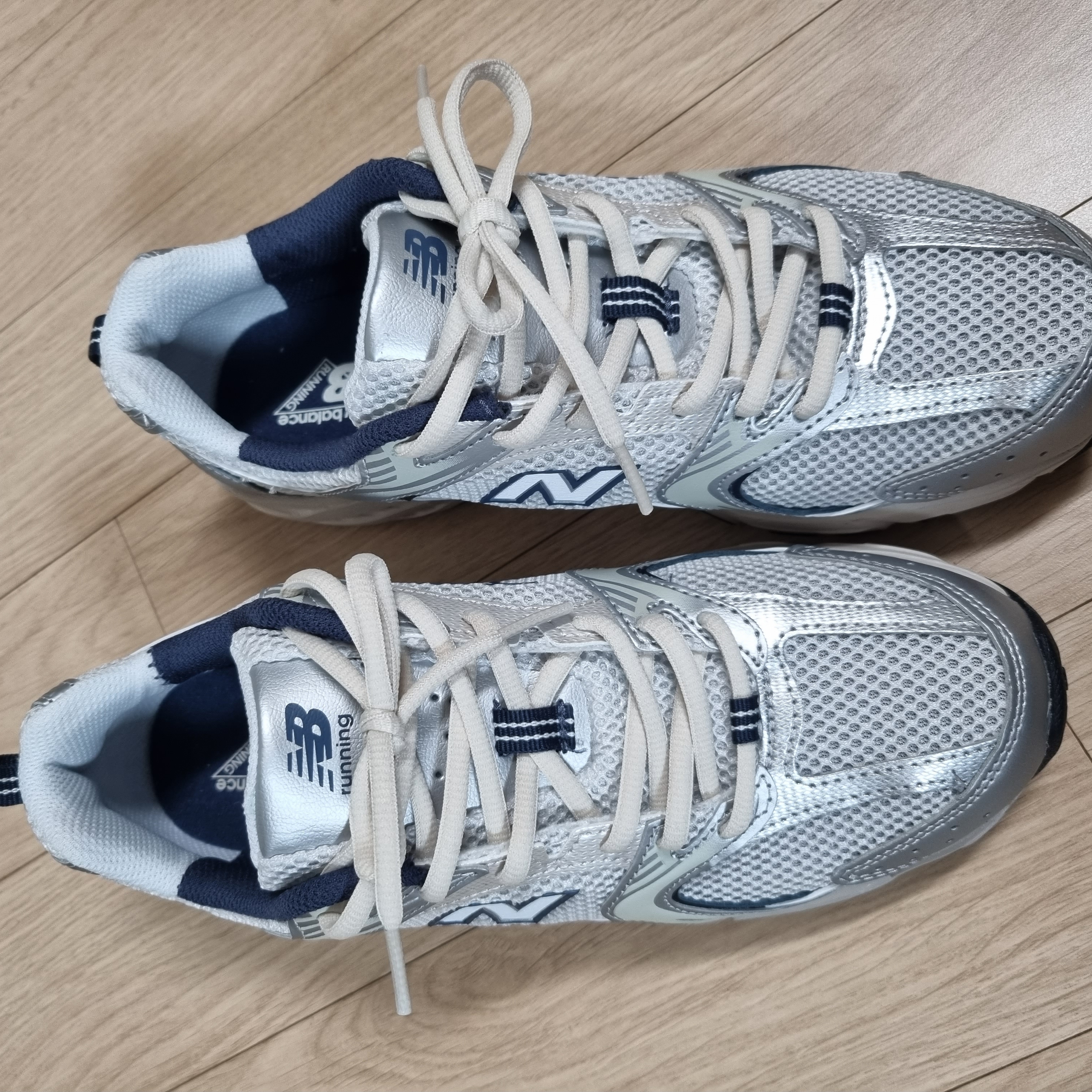 New Balance 530 Steel Grey 착용 스타일 - 1
