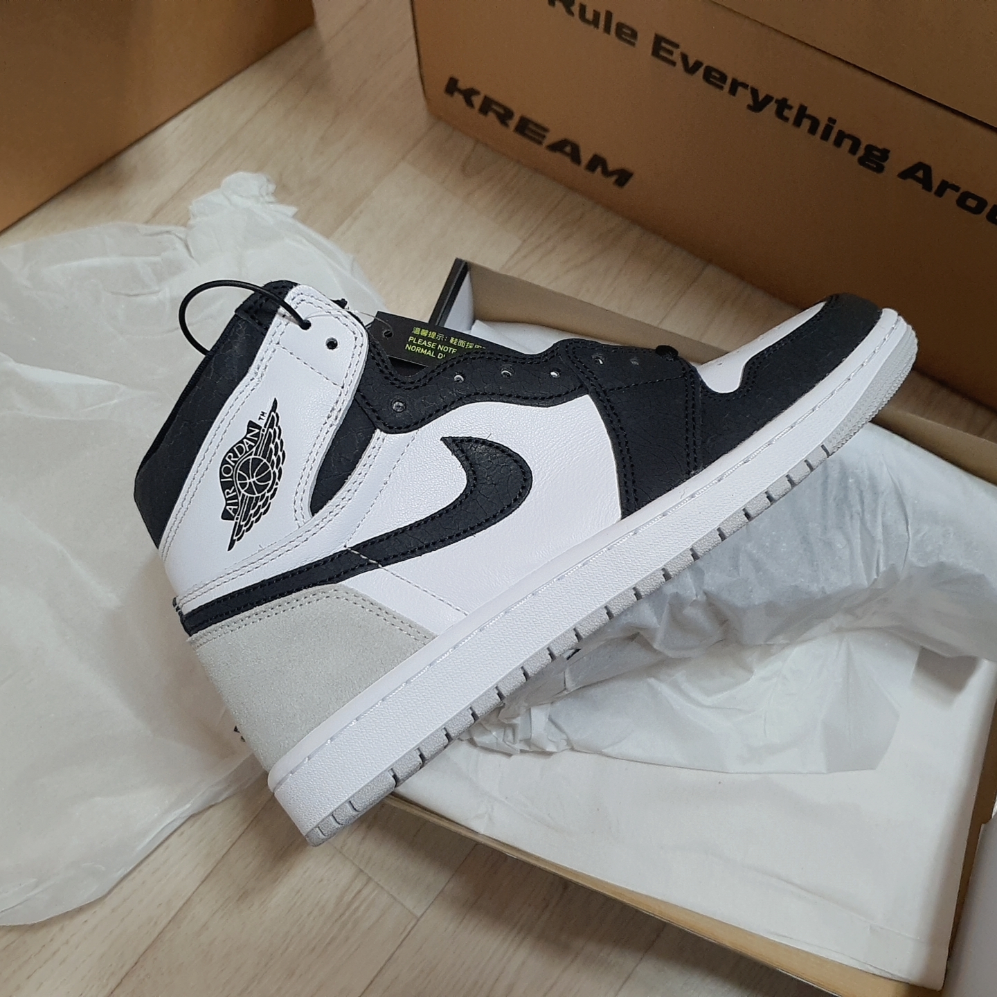 Jordan 1 Retro High OG Bleached Coral 착용 스타일 - 2