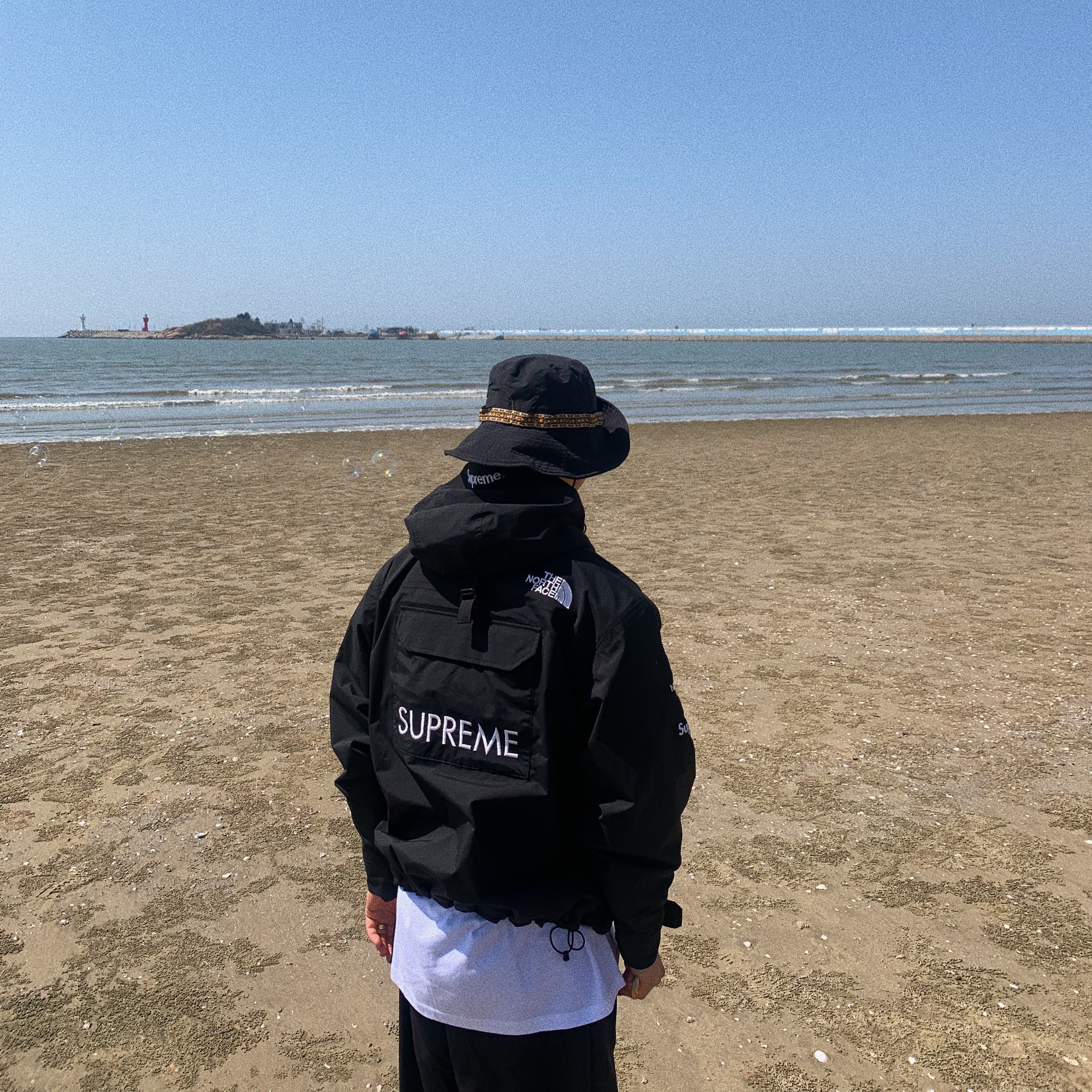 Supreme x The North Face Trekking Convertible Jacket Black - 22SS, Jordan 1 Retro High Obsidian UNC 착용 스타일 - 2