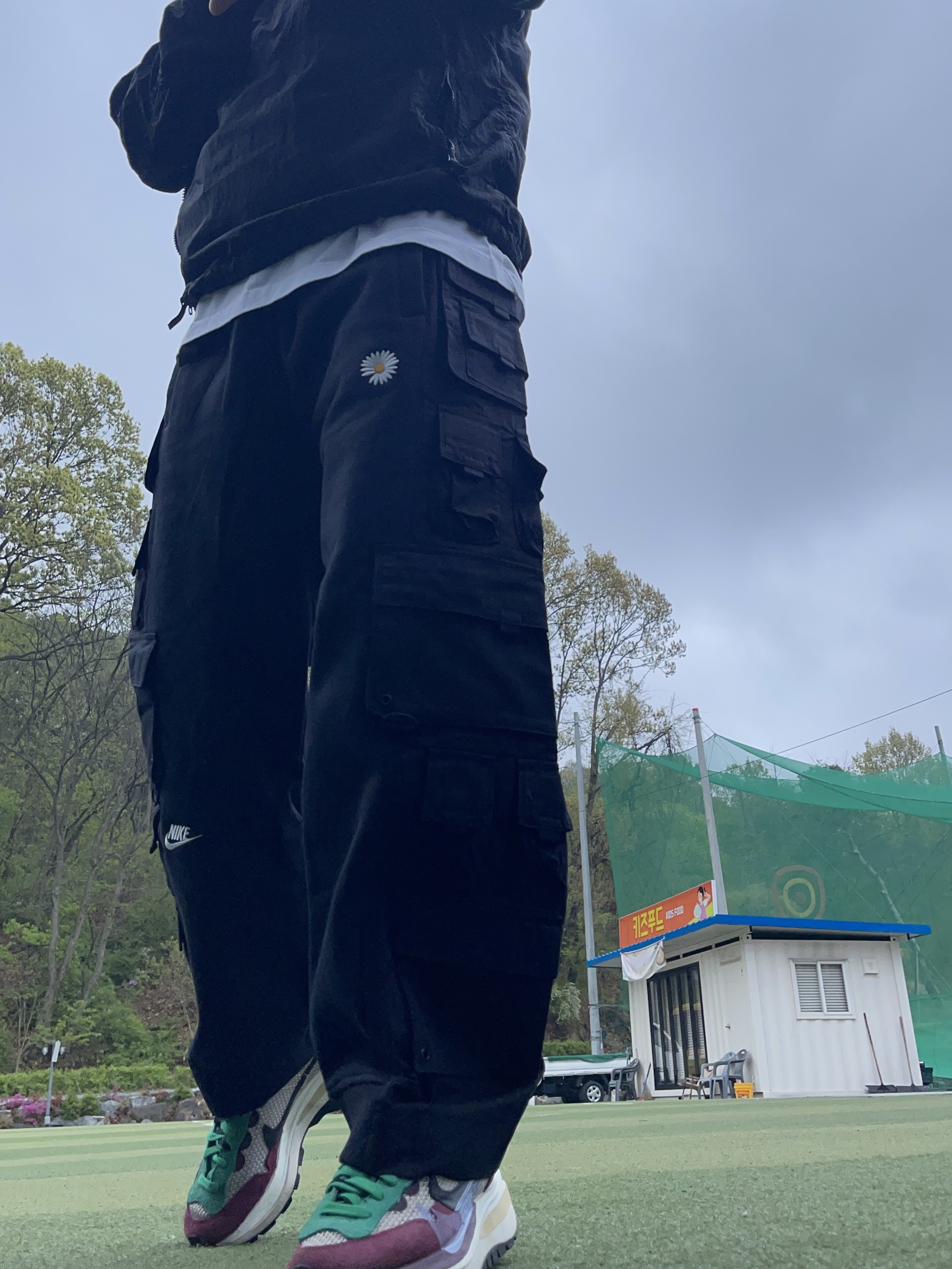 Nike x Peaceminusone Wide Pants Black (DR0096-010), Nike x Sacai VaporWaffle String & Black Villain Red 착용 스타일 - 3