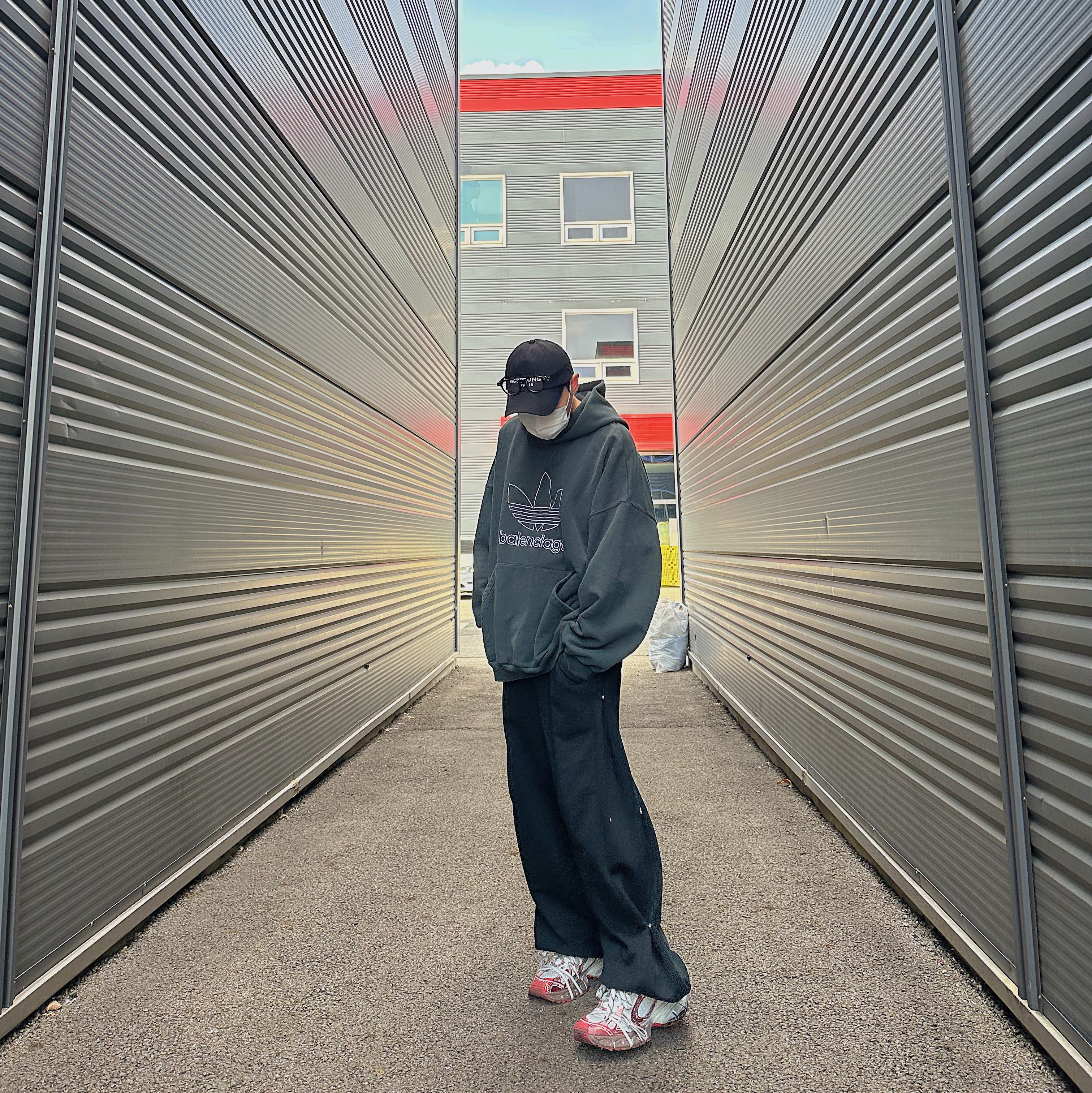Balenciaga x Adidas Heavyweight Fleece Oversized Hoodie Green, Balenciaga 3XL Sneakers White Red 착용 스타일 - 1