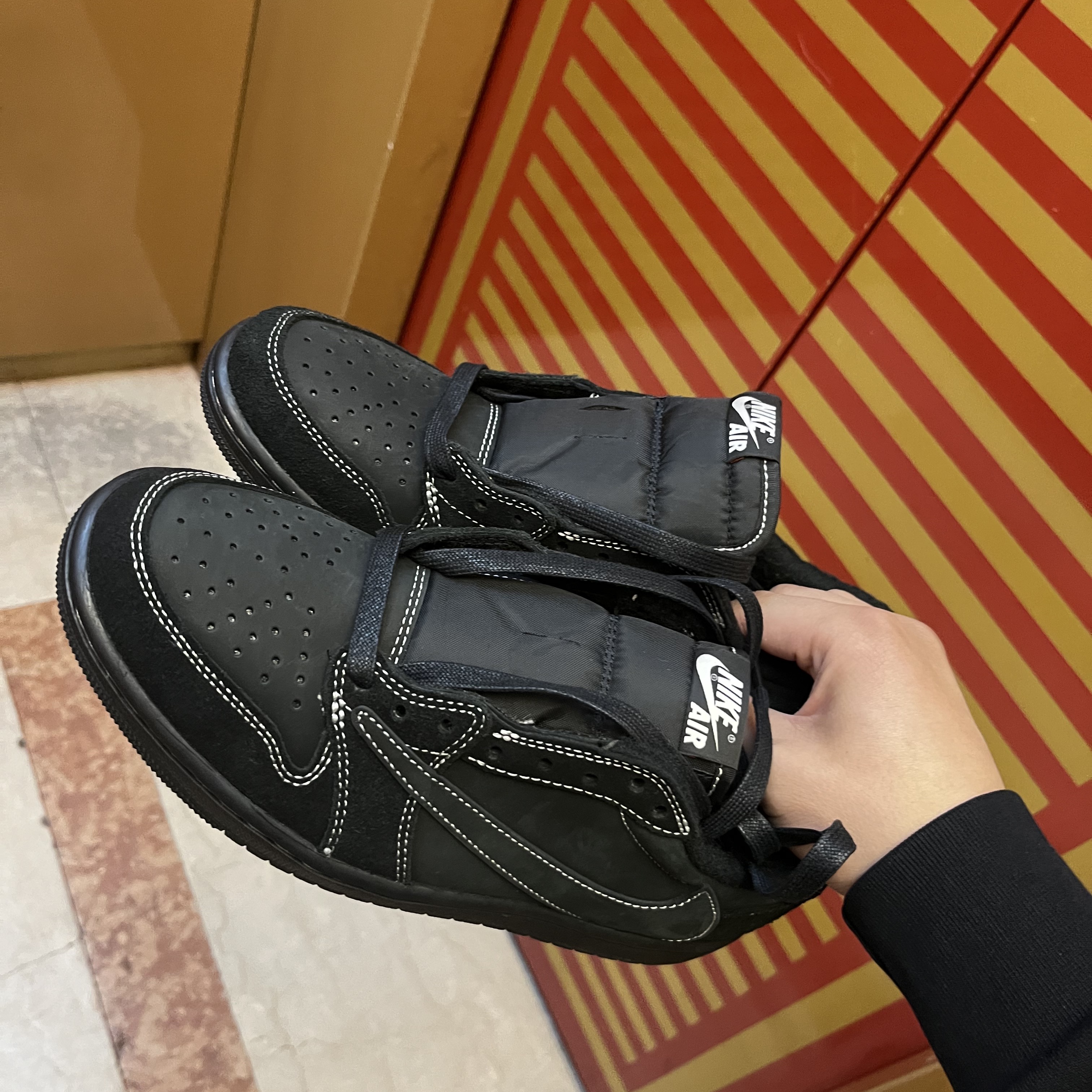 Jordan 1 x Travis Scott Retro Low OG SP Black Phantom 착용 스타일