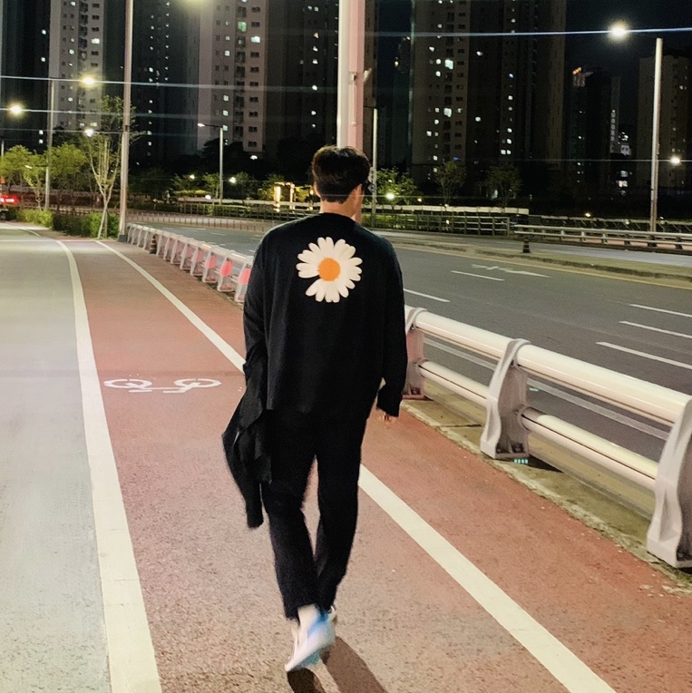 Nike x Peaceminusone LS T-Shirt Black (DR0098-010), Jordan 1 Retro Low OG Black and Dark Powder Blue 착용 스타일 - 1
