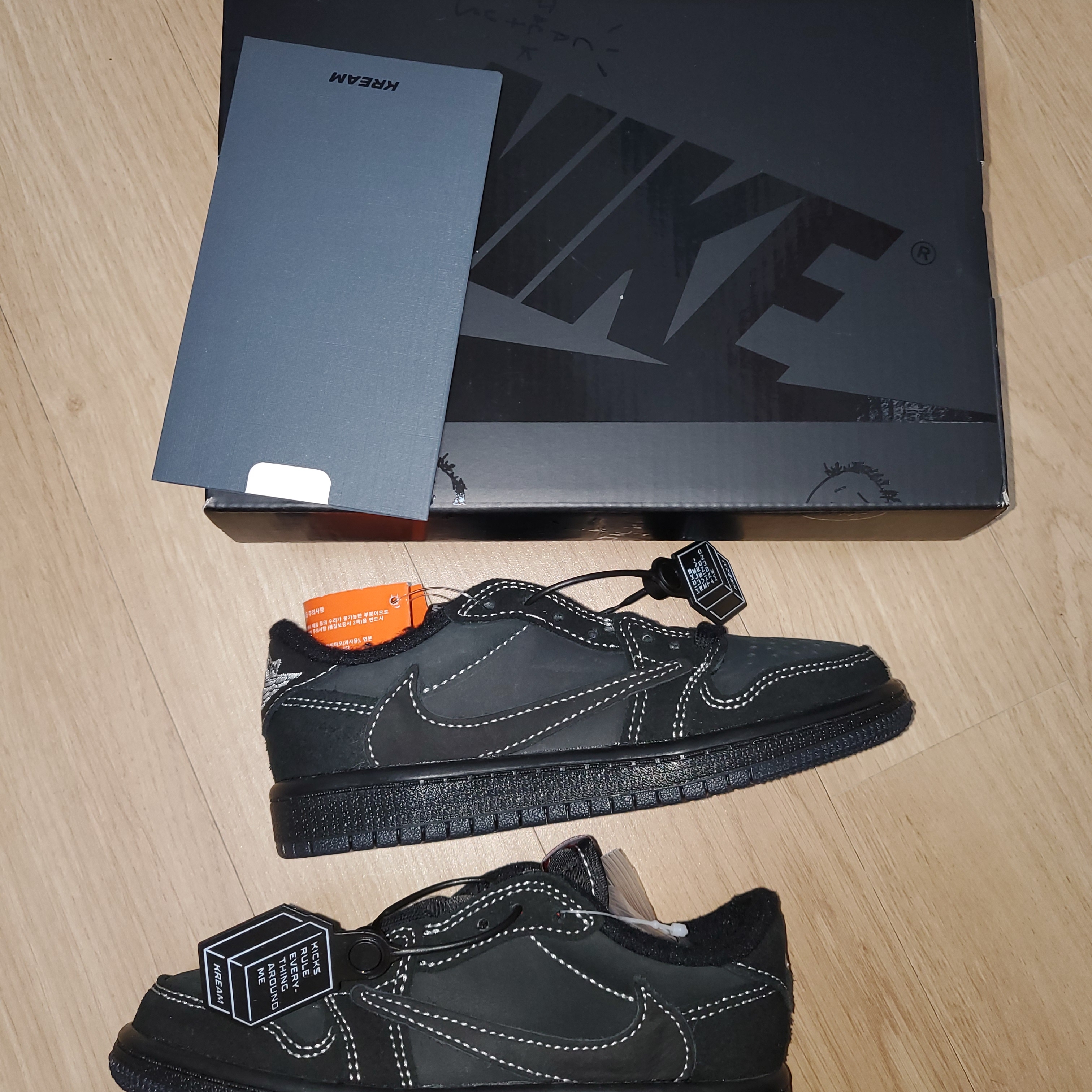 (PS) Jordan 1 x Travis Scott Retro Low OG SP Black Phantom 착용 스타일 - 2