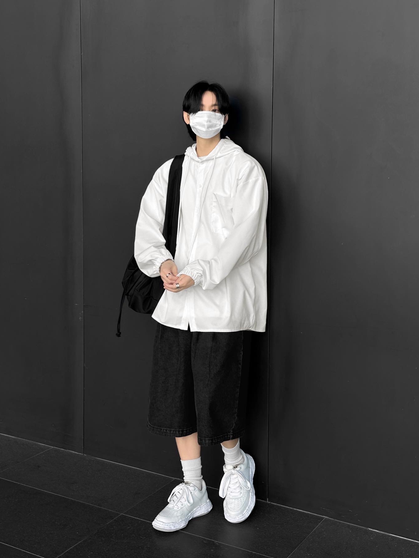 Maison Mihara Yasuhiro Wayne OG Sole Leather Low-top Sneakers White 착용 스타일 - 1