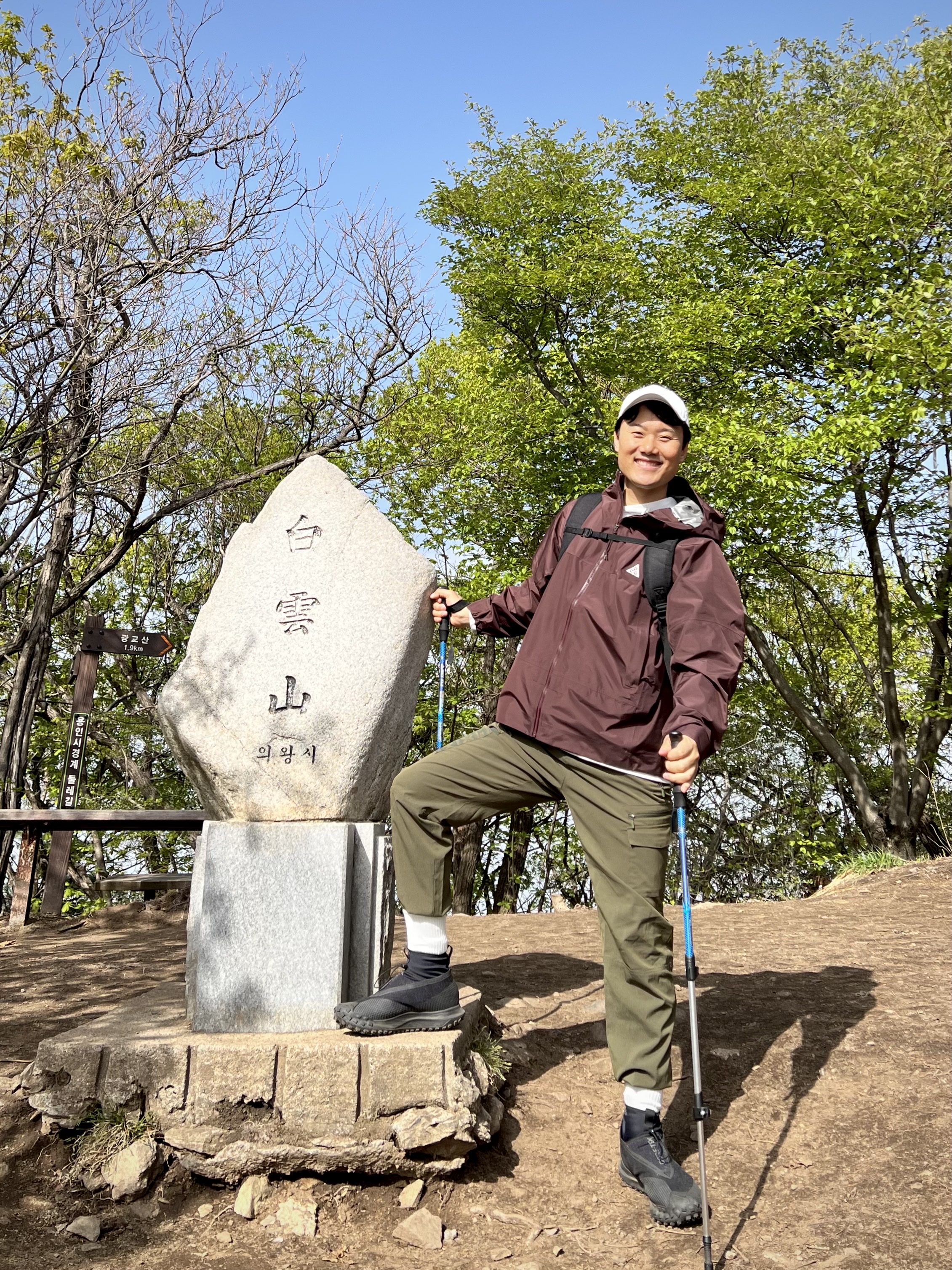 Nike ACG Storm-Fit ADV Chain of Craters Jacket Earth Summit White - Asia, Nike ACG Mountain Fly Gore-Tex Black and Dark Grey 착용 스타일 - 1