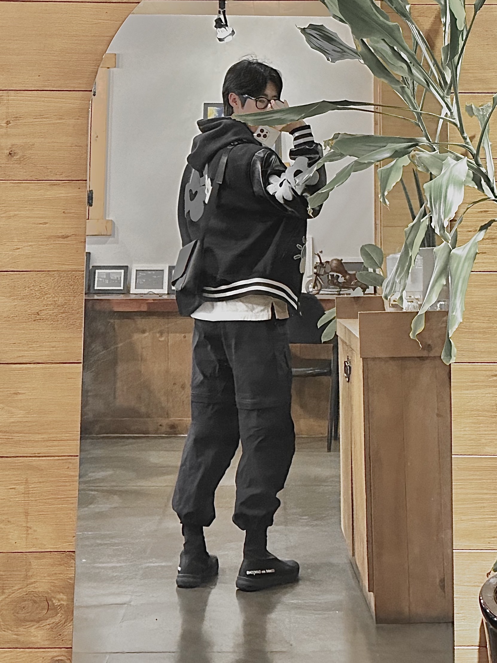 Nike ACG Smith Summit Cargo Pants Black Summit White - Asia, Salomon x Comme des Garcons XA-Alpine 2 Black 착용 스타일