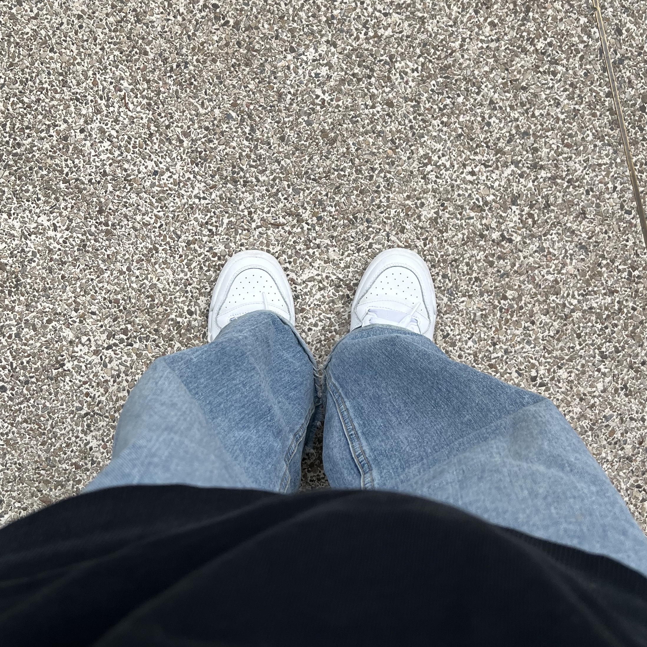 Adidas Forum Low White Black 착용 스타일 - 2