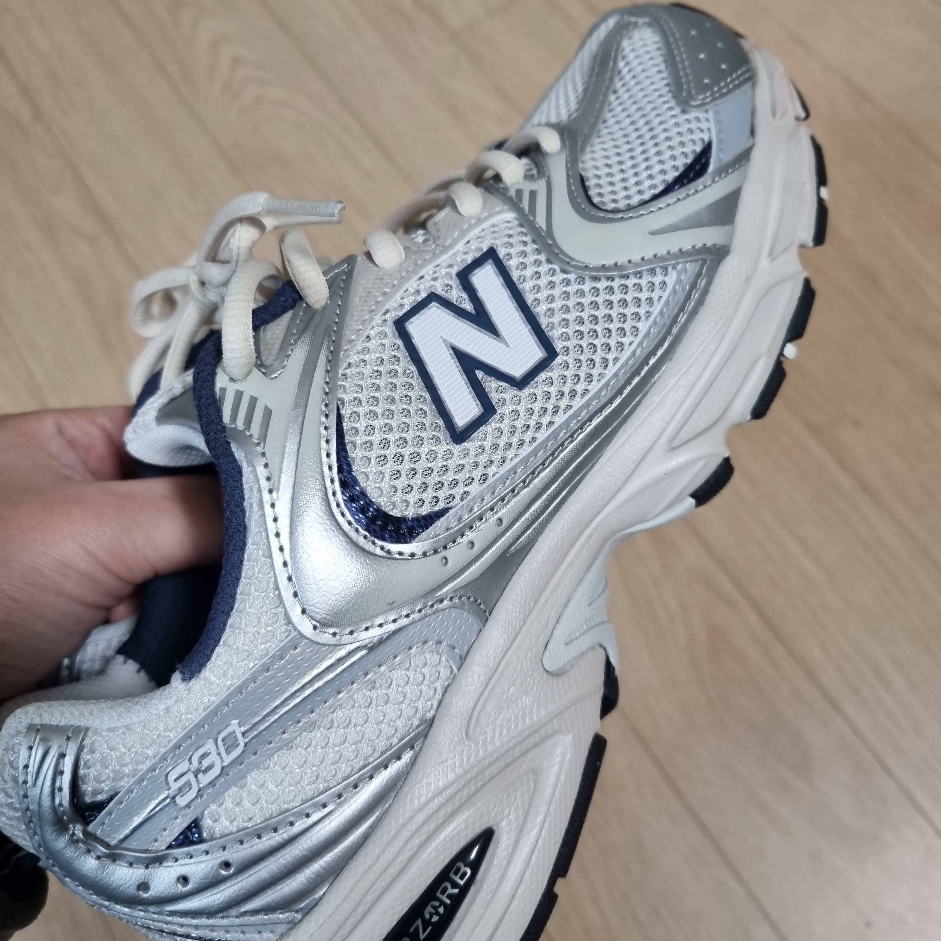 New Balance 530 Steel Grey 착용 스타일 - 2
