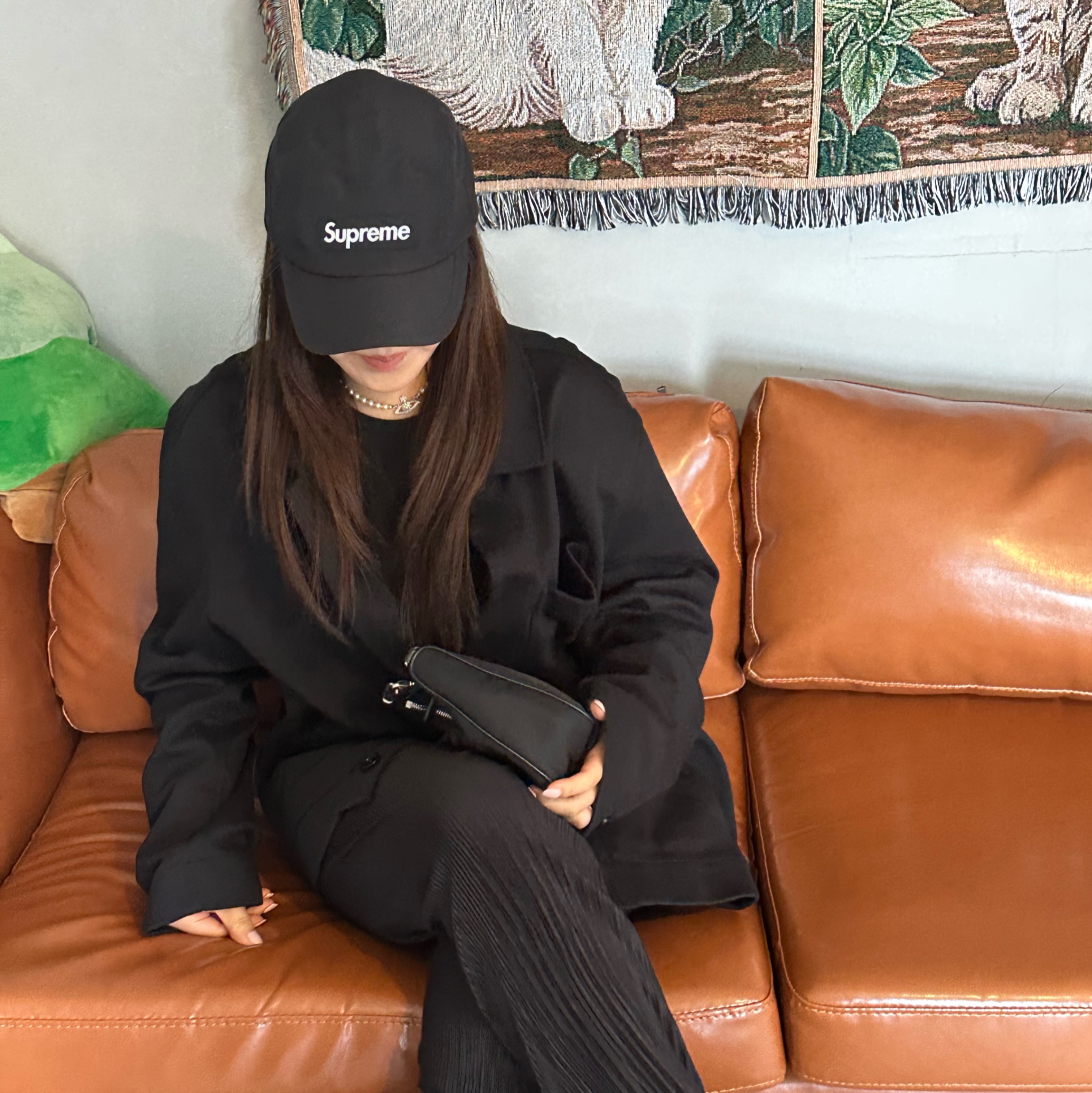 Supreme Gore-Tex Camp Cap Black - 22FW, Prada Re-Edition 2005 Re-Nylon Shoulder Bag Black 착용 스타일 - 1
